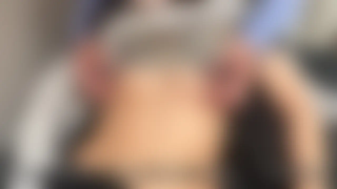 【緊迫の瞬間/清楚系OL】拒絶されるも背後から口を塞ぎ「挿れろ!挿れろ!」歯止めの効かない二人 黒タイツ引き裂きハメ倒した夜
脇道で座り込むスレンダー美女を発見。
年齢は20代半ば、暗めの茶髪でニットワンピにコート、黒タイツを履いた清楚系OLだ。
連れがいないか周囲を見渡し一人でいることを確認。
通行人に怪しまれないよう介抱しているように見せかけながら、二人でアジトへと担ぎ込んだ。
まずはソファーに座らせた。スレンダーで黒タイツに包まれたすらっと伸びた美脚…まさにモデル体型。
なかなかお目にかかれない上玉に興奮し、代わる代わる清楚OLの全身をもみくちゃにした。
ベッドに移動させてからも、タイツ越しに尻を揉み、タイツの中に手を入れてマンコを弄ったりと、興奮と比例して、どんどんやりたい放題に。
黒タイツに指を引っ掛け、一気にビリビリと破くと、「綺麗な形してるな」と思わず声が出てしまうほど、ぷりんとした尻が姿を現した。
ペニスを尻に擦り付け、さらに足裏でタイツ越しの足コキをしたり、美脚を存分に堪能した。
清楚系OLをこちらに持たれさせ、背後からブラを外し、胸をチェック。
少し乳首を触ってみると、乳首が立ってきた。
これはすごい…ここまで勃起する乳首はなかなか見たことがない。
メンバーがドアップで乳首も撮影していたので、これは必見です。
ひたすら乳首を弄っていると、我慢できなくなったメンバーがペニスを出し清楚OLの手で手コキを開始。
すると突然、清楚OLがビクっと目を開けた。
事態を飲み込めないながらも窮地であることを察した清楚系OLは脚をバタバタさせた。
焦った俺は急いで口を塞ぎ、「挿れろ!挿れろ!挿れろ!」と緊迫した事態に…。
しばらくすると、ようやく清楚系OLはまた静かになり、二人に安堵が訪れた。
思わぬ事態に興奮状態のメンバーは、正常位、そしてバックと堪能。
バトンタッチし、俺もバック、側位、正常位とガンガン突き太ももにぶっかけてやった。
するとメンバーはまた正常位で挿入し…二人でハメ倒した。
※本作品はフィクションです。撮影場所や名称とは一切関係ありません。 (2/2)