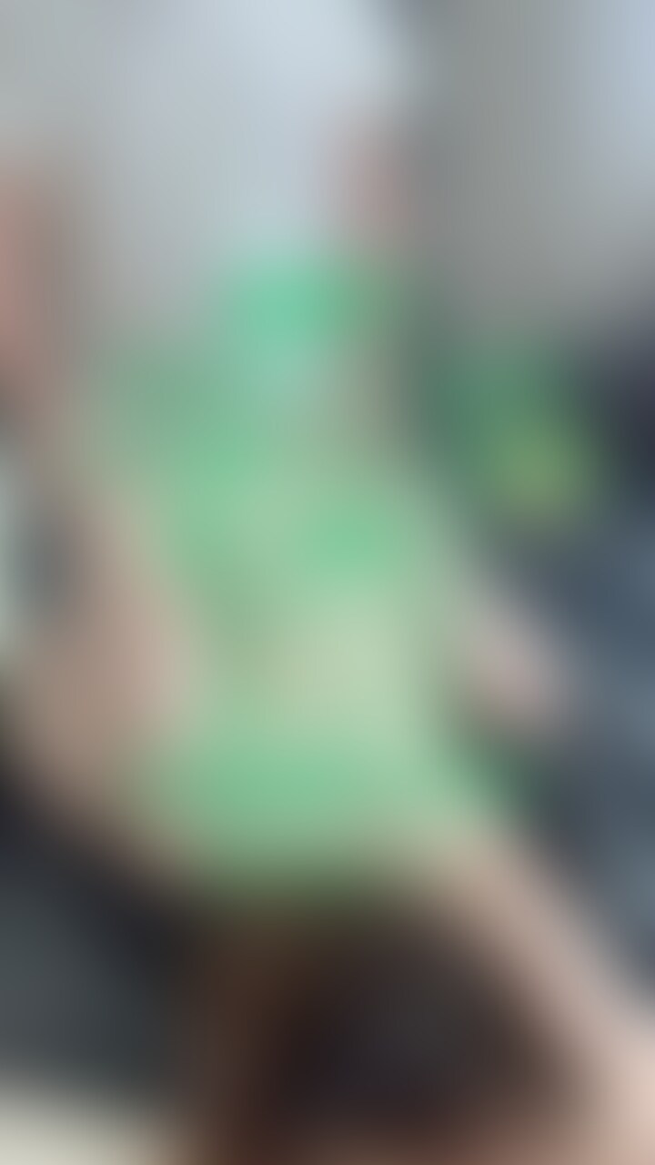 縦動画★コスチュームでハメ撮りセックス個人撮影!
乳首舐めやチクラチオなど、大好きな乳首攻めを多めにしてもらいました!
でも手マンやセックスでは潮吹きが凄いです
接写での騎乗位挿入シーンは必見!
同じく接写でのフェラも超エロいです
Mっぽいので、バックでスパンキングや尻をギューっと揉んでやりました!
イキまくりですんごいですよ
※時々顔が出ちゃってます (2/2)