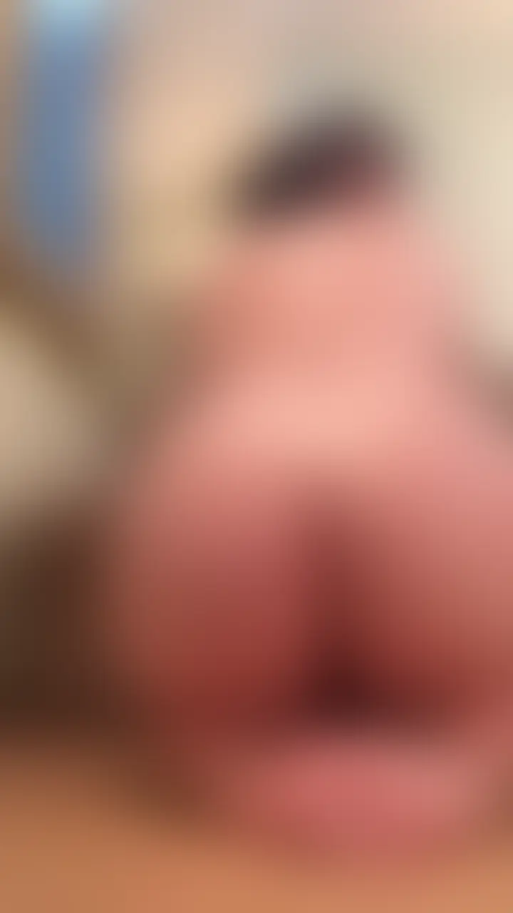 皆さまこんにちは。
いつもありがとうございます。
「【ドハマり人妻シリーズ】爆尻ヤリマンボディのテクニック抜群のドエロ妻と浮気SEX①」になります。
当時めちゃくちゃハマっていた人妻で、かなりテクニックもあり気持ちよかった思い出があります。
いわゆる巨尻正座乳首攻めフェラが秀逸で、何度もお願いをしていました。
最終的には後背位でパンパンハメるのですが、この時はバックからの眺めがめちゃくちゃエロく挿入してすぐに射精してしまいました。。
よろしくお願いします。 (2/2)