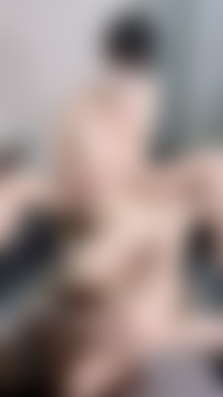 正常位でチンポ挿入セックス!
いろんな体位でイカセてから大量射精です!! (2/2)