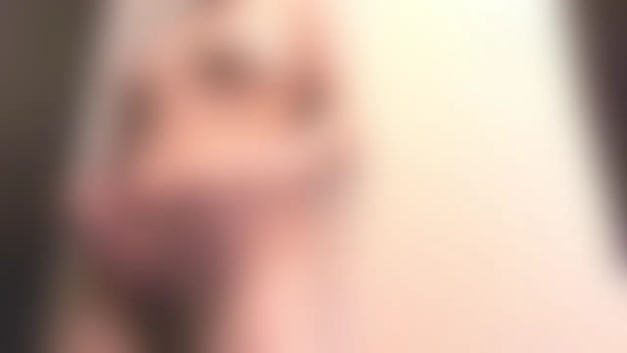 【乳首オナニー】ビジホのドア前で人の気配を感じてドキドキ腰振りオナニー💓 (2/2)
