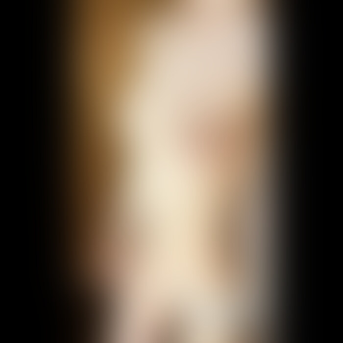 (縦構図主観アングル)見惚れるほどエロ美しいスタイルの美女(23)にレンタル倉庫で手コキしてもらいました
鍵もかからない街中の倉庫内で、外の物音に緊張しながら汗だくになりつつ体を密着させてシコシコ…
最後は乳首舐め手コキで盛大に射精しちゃいます! (2/2)