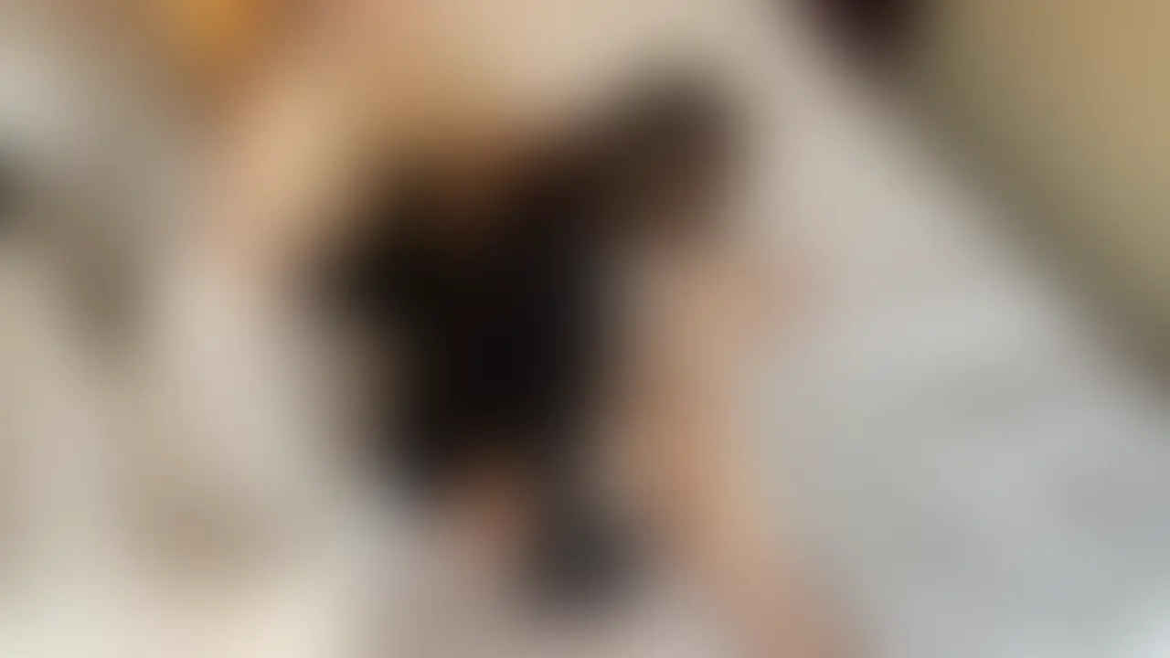 【人妻さんのテクニックで手コキ唾液フェラで1発抜かれてから、旦那さんに無許可でゴム無しの中出し】(1時間9分)
【マスク顔出し】
やっぱり人妻さんのテクニックって半端ないですね…
唾液多いフェラから乳首舐められながら手コキされて、そのまま射精させられてしまいました。。。
もちろんそれだけで終わらず生ハメ。興奮して腰振りまくって人妻さんに中出ししてしまいました。 (2/2)