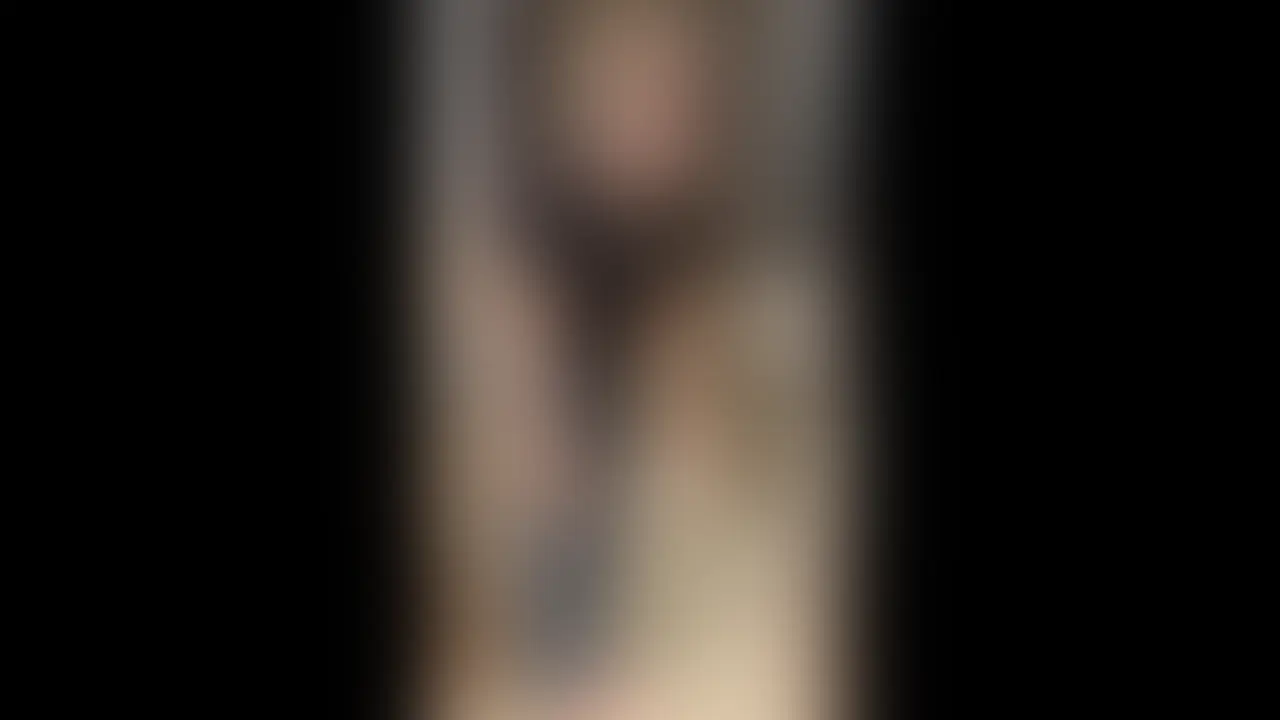 「大きいのが好き…」って挑発してたのに、挿入したら「むりむりっ💦」って泣き叫ぶお姉さん、可愛すぎませんか？😂

事前の余裕と、ガチの巨根に直面した時のリアルな反応のギャップがたまらない！

膣では受け止めきれなくてパニックになった後は、お口で執拗に頬張って離してくれない… (2/2)