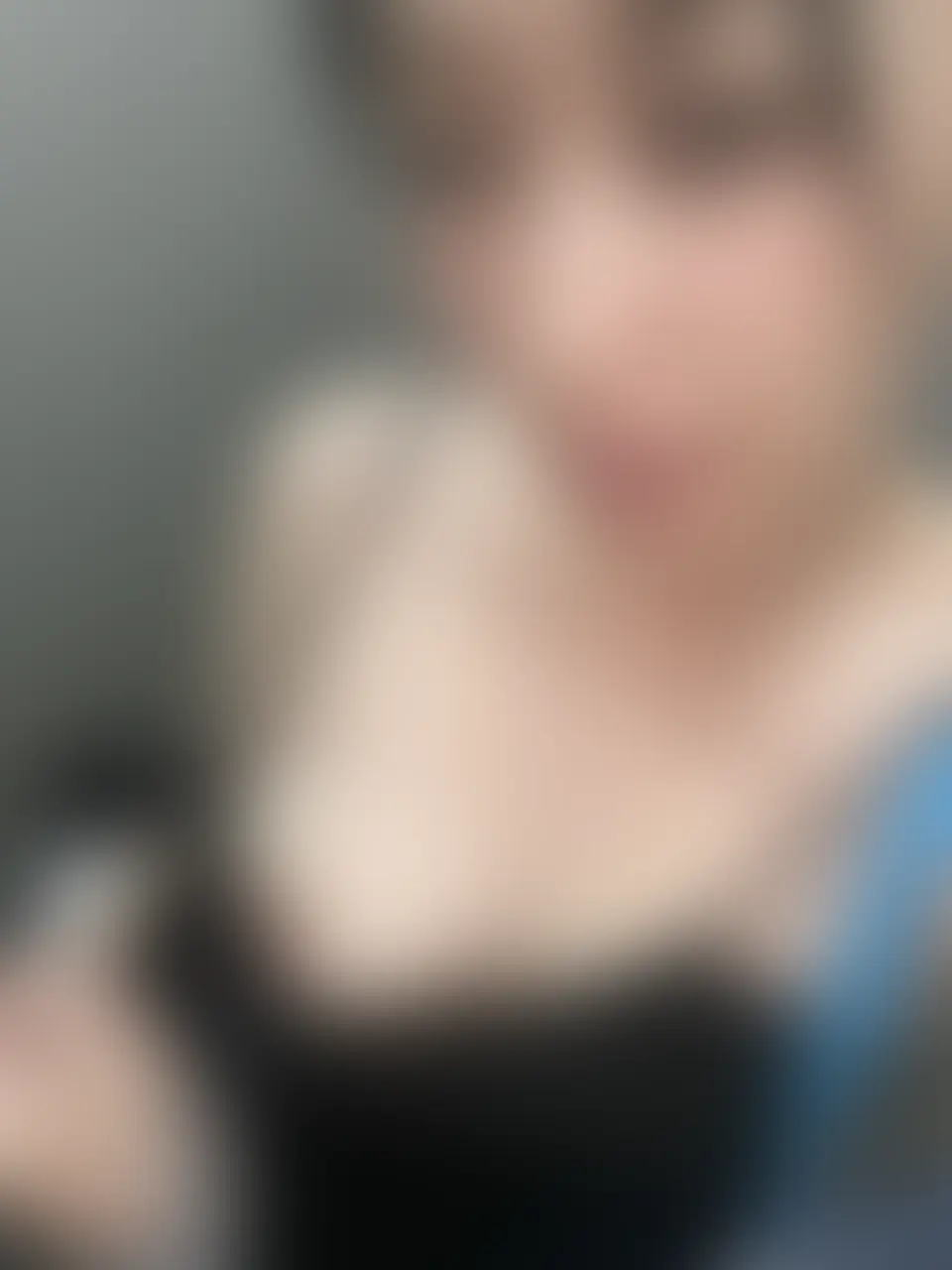 渋谷茜「乳首ピアス スレに拡散されてしまった写真。 見たことある方もいるかもしれません。 乳首ピアス晒す人妻と普段の私服の人妻の対比をご覧ください。」の投稿サムネイル