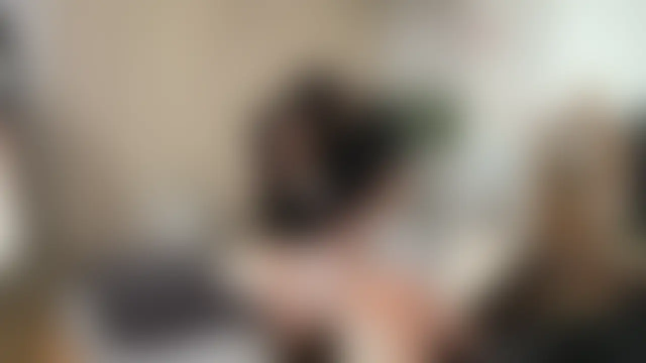 【本編完全顔出し】
 
 いつも担当してもらってる激かわ美容師さんをインスタのDMで口説いたら、一緒に飲みに行ってくれて、そのままお持ち帰り成功✌️ (2/2)