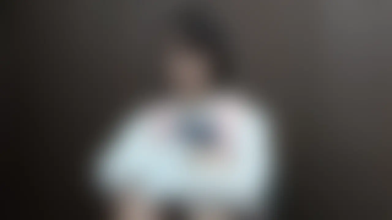 この子はかわいらしい童顔からのスケベなHカップおっぱいを持つギャップ萌えな女の子でした。
以前はレストランでウェイトレスのアルバイトをしていたこともあるようで、あどけなさ全開の彼女はお客さんからも人気がありそうです。
現在は部活にも所属しておらず、シフトも融通が利きそうでしたのでお店としては大歓迎です。
コスプレに興味があるらしくセクシーなものに関しても意外と大丈夫らしいので期待が持てますね。
まずむっちりとした柔らかな太ももに手を這わせながら採寸していきます。
目をキョロキョロさせて動揺していましたが特に何か言ってくることはありません。
さらにクビレたウエストに手を回して採寸します。
あまりの密着具合に「あの…ちょっと…」と何か言いたげな感じでしたが無視して美少女の身体の感触を堪能しました。
さらにお尻にも手を回してゆっくりと揉み込んでいきます。
生尻を撫でまわされて困り果てた様子でひたすら我慢しておりました。
その後は後ろに回ってバストを測ります。
水着の上からメジャーの場所を確かめるように豊満過ぎるおっぱいに手を這わせていきます。
強く抵抗できない感じでしたので、さりげなく水着の中に手を突っ込んで生乳を揉んでみると泣きそうな表情で困り果てておりました。
股上を測りながら股間に手を押し当てて動かしてみると、身体をビクンと反応させながら呼吸を荒げて感じてしまっているではありませんか。
コスプレをインスピレーションを得るためにも水着をずらして乳首を露出させると「え…?ちょっと…あの…」と動揺する姿がかわいすぎて生乳を揉みまくってしまいました。
興奮してしまった私は爆乳を鷲づかみにしながらキスして舌を突っ込み、爆乳に顔を埋めてピンク色の乳首にむしゃぶりついちゃいます。
身体中を愛撫されて我慢できなくなってしまったのか切なげな喘ぎ声を漏らして気持ち良さそうにしていいたので、しゃがみ込んで水着を捲ってクリトリスもたっぷり舐めてあげました。
こんなにあどけない女の子が激しく喘ぎながら身体をビクビク痙攣させてイってしまう様子が最高にエロいです。 (2/2)