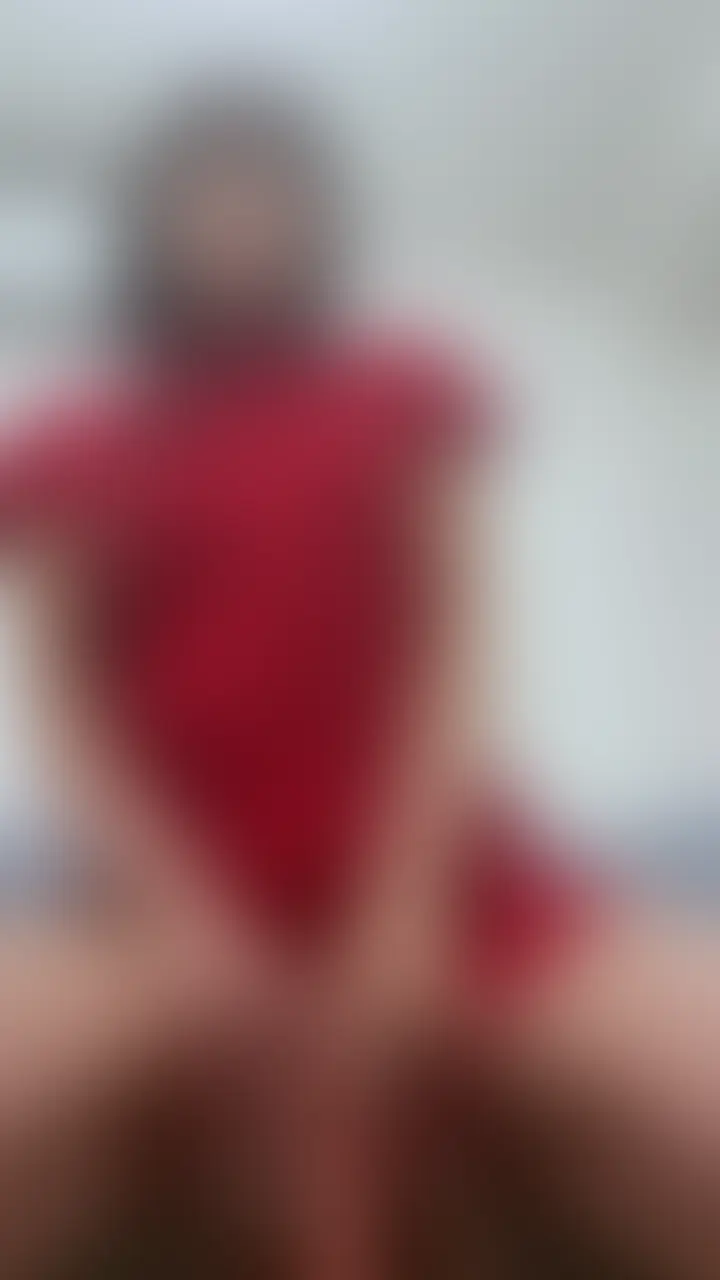ディルドを使った騎乗位の動画です。下からアングルの動画です。正面にもカメラ置いてとってるけどそれはDMで送れるのかな?ちょっとまた考えますが下アングルを!もしご興味あれば😳 (2/2)