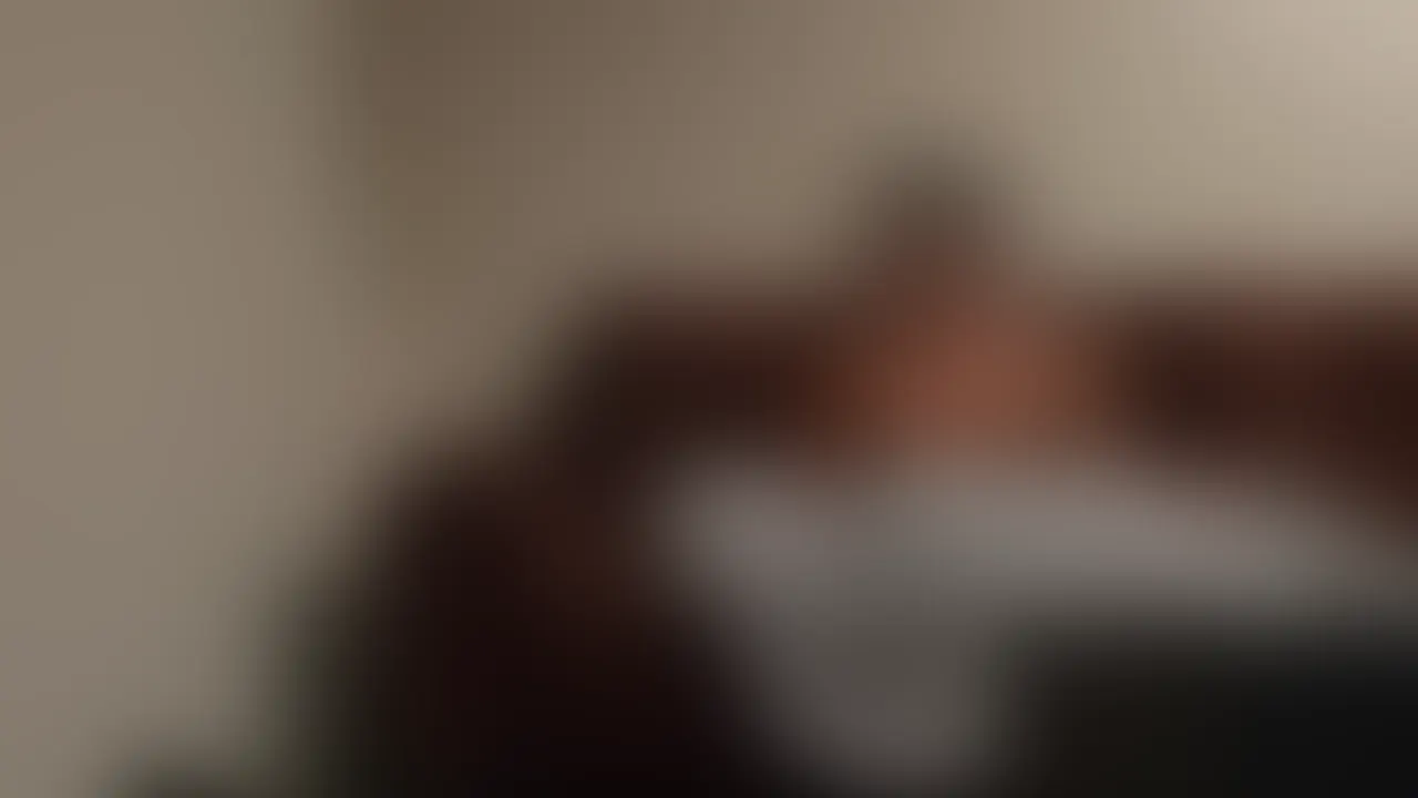 【34歳人妻】初めましての人妻さんと会ってきました。
もともとはこの撮影日の次の日に会う予定でしたが、会ってみたいとのことで顔合わせをすることに。気付いたらそういう雰囲気になってしまい、そのままソファーでHしちゃいました。イってるのに何も言わず静かに連続イキするので、これからしっかりと教育していこうと思います。日曜日にはさらにロングバージョンで撮影した動画を投稿予定ですので、お楽しみに! (2/2)