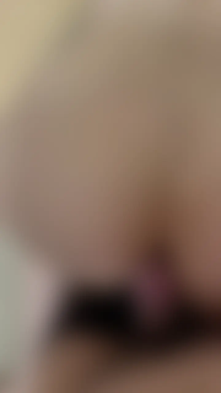 【主観】おちんちんでお尻をペチペチ叩かれてるうちに、おまんこに挿れてほしくなってセックスしちゃった💕

お出かけしようと部屋着を脱いだついでにお尻をペロンって出して旦那に見せつけてたら、おちんちんがすーぐに反応してお尻に近づいてきた(*´з`)

やっぱりバックの体勢してるとエッチな気分になっちゃうんだよね～～🤤💓

おちんちん気持ち良くて自分で腰振っちゃう～(*ﾉωﾉ)

✼••┈┈┈┈┈••✼••┈┈┈┈••✼••┈┈┈┈┈••✼

人気動画のサンプル・本編リンクはこちら💖
 https://myfans.jp/posts/c514c4a4-4d38-4952-852a-898d1b568c98
 
みなさんアンケートのご回答ありがとうございます💖
ご意見やリクエストなど、お気軽にお寄せください(*´ω`*)
https://forms.gle/qdSswavUWFDRSWoVA



#いちゃいちゃ #イチャイチャ #むちむち #ムチムチ #グラマラス #デカ尻 #お尻 #おしり #美女 #美人 #綺麗系 #かわいい #巨乳 #美乳 #Hカップ #人妻 #新妻 #新婚夫婦 #カップル #素人 #個人撮影 #20代 #欲求不満 #淫乱 (2/2)
