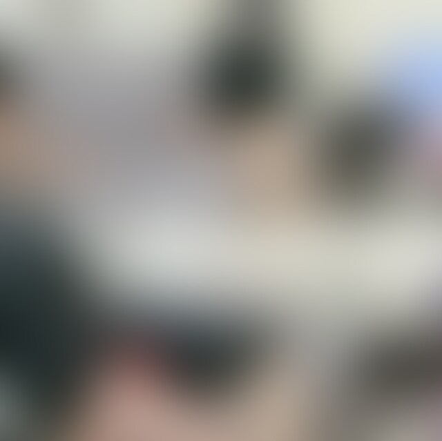 ほとんどノーカットでだしちゃいますww
僕の家に泊まりに来た後輩なんですが、先輩の彼女でもありますw
もちろん、先輩には内緒ですがw
僕の家の近くでバイトをしてて、終電を逃してしまったため泊めてくださいと連絡が来たので泊まることになりましたw
僕の家に来てからはとりあえずシャワーに入ると言っていて堂々と僕の前でリビングで脱ごうとしていましたw
スカートを脱いだところで、僕が冷蔵庫から飲み物を取ってきてよわそうと思い飲ませてますw
泊めてあげる代わりにフェラしてよ!wと言うと、エッチは嫌だけど、フェラだったら大丈夫ですよwと返事が笑
それだったら最近GoPro買ったんだけど、実際は録画しないから、どんなふうに撮れるか試してみたいから設置だけしてみていい?ww
え?いいですよ!そう言って僕は、GoProを取り出し設置しました笑
実はGoProを設置した時から録画開始していて、女の子が飲んでいるところから撮影スタートしてましたw
撮ってないですよね??う、うん…でももちろん撮ってます笑
僕は、パンツを脱ぎ女の子が座っているソファーの横に行き、早速フェラしてもらいました笑
よってるけど、しっかりと舐めてくれて気持ちいいですwww
GoProの前画面はオフにしてるので、まさか女の子も録画されてると思ってはいませんので堂々といろんなアングルから撮ってますwww
もちろん、最後はお口の中にたっぷりと出してあげましたwww
女の子は結構よっていて所々ろれつが回ってないですが、気にしないでくださいw (2/2)