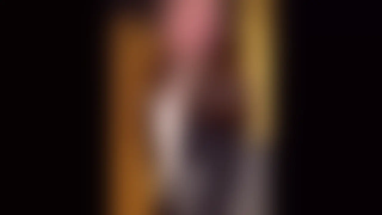 【本編】欲求不満な仕事帰りのOLさん
彼氏は優しいけれど、その優しさがエッチになると物足りなさに変わってしまう…。
痛がらせたくない、嫌がらせたくないと常に気を遣われ、触れ方も挿れ方も控えめ。お願いしても「大丈夫?」と繰り返され、結局いつも不完全燃焼のまま終わってしまう。
彼氏のことは好きだけど、女としての欲望はどんどん溜まっていく。女としては全然満たされない。
そんな限界寸前のOLが、仕事帰りに本気で求めたのは“理性を外したエッチ”。 (2/2)
