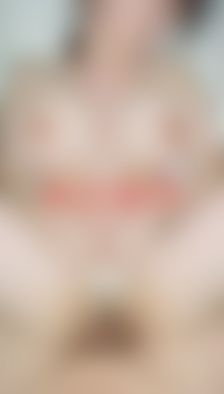 推定Iカップの爆乳女子大生③
ドアップ爆乳JD🍈🍈
オイル映えしすぎぬるぬるシコすぎ
恥ずかしがりながらも目の前でオナニーを披露してくれるIカップちゃん。
ぬるいので吸うやつでお仕置き。感じすぎて喘ぎが叫び声になっちゃった笑
クリに鈴口を擦り付けてそのまま挿入🍌
やっぱりチンポには敵わない。 (2/2)