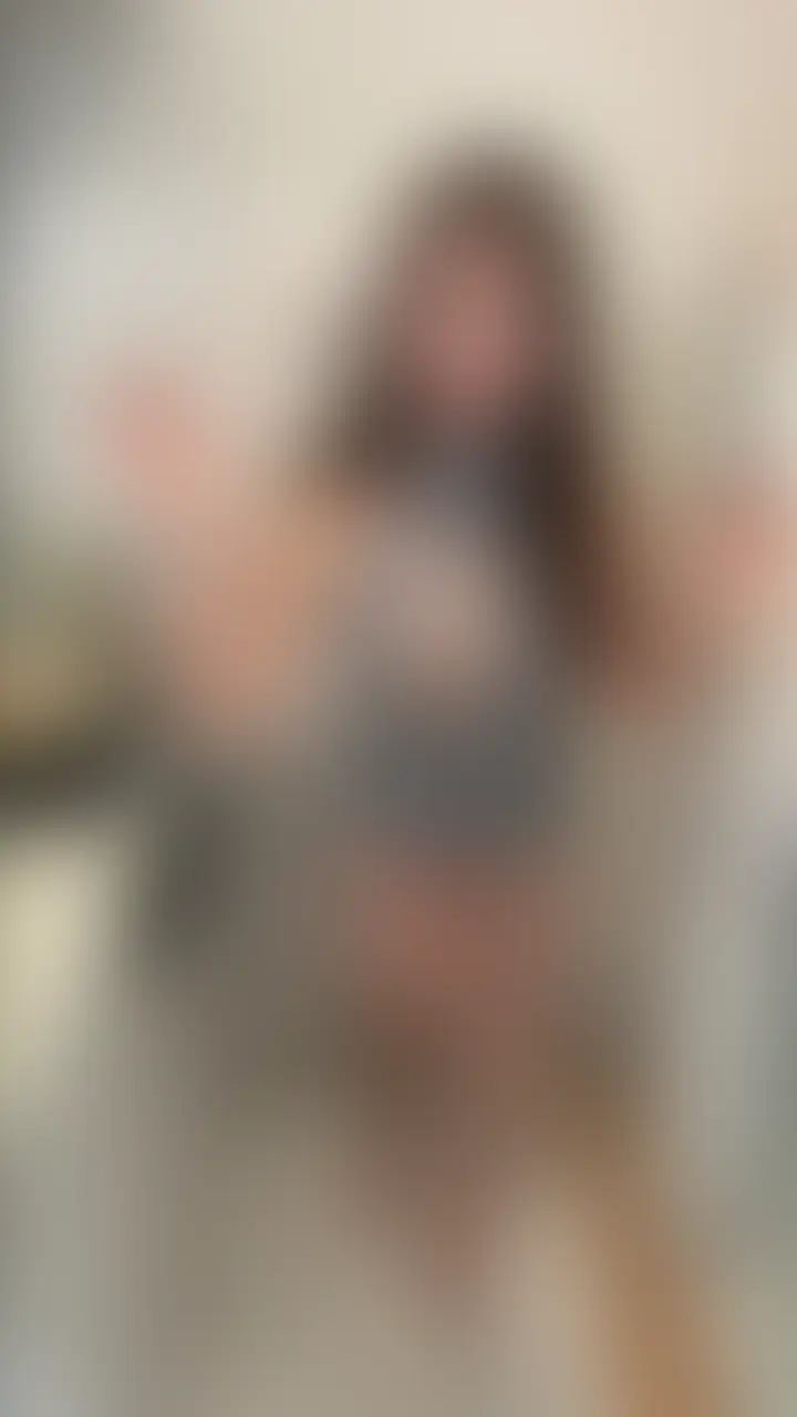 いいねと保存ボタンポチってして見てくれると嬉しいです♡ ✼••┈┈┈┈┈┈┈┈┈┈┈┈┈┈┈┈••✼
もえです♡
久しぶりにこのセーターきてみました💓
えっちな格好したら...ね笑
したくなっちゃうよね🥰🥰
もえ最近ナカが弱いのかな・・・
すぐにイっちゃってます...
たくさん一緒にできるかも♡笑 (2/2)