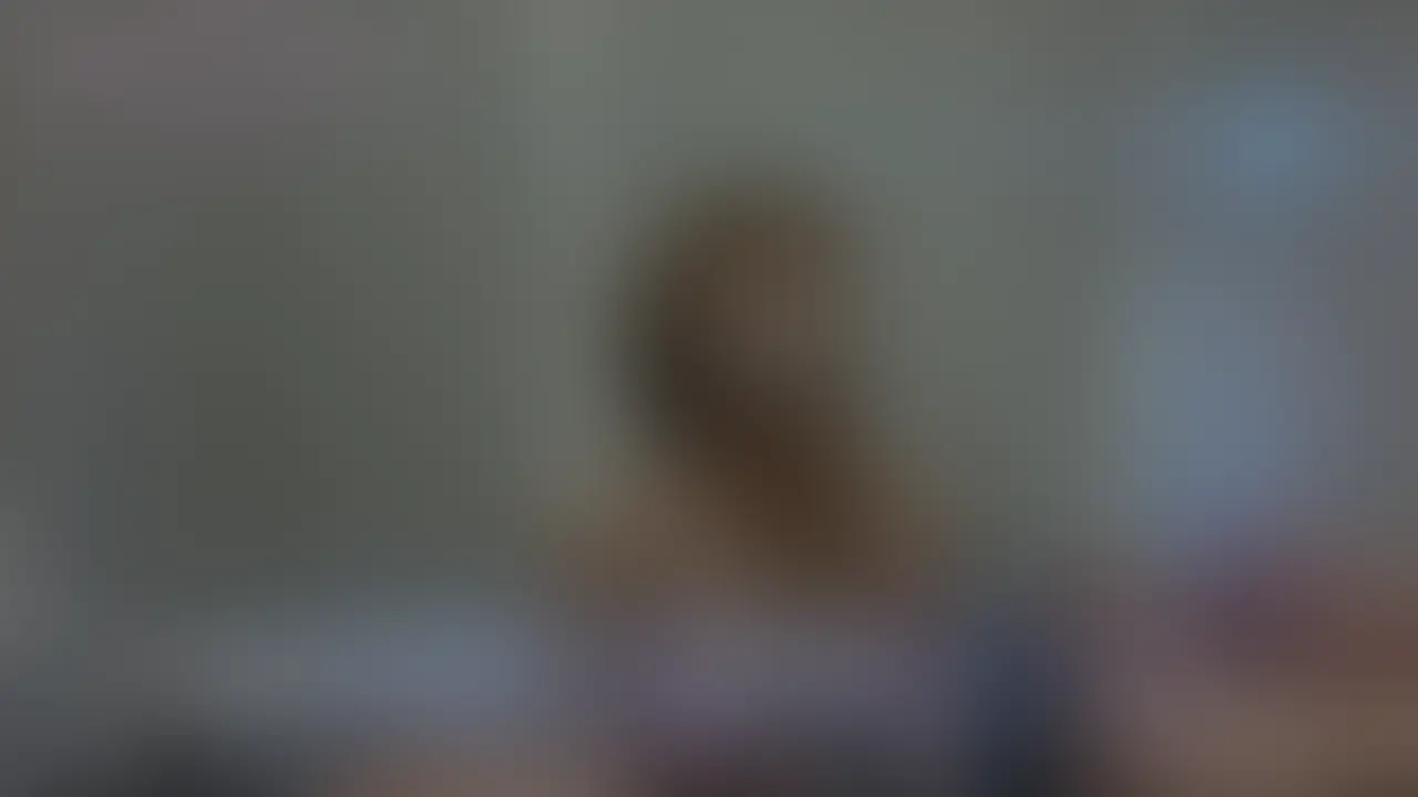 【vlue】
※保存必須。
人妻って、そんなに性欲溜まってるの?
って心から思っちゃうほど激しい腰振り対面座位の中出し動画です。
おもちゃ遊び➡風呂でのフェラ口内発射からの、最後は椅子に座らせた不倫相手に跨ってほぼ自分一人で動いて他人棒を堪能しました。
横から、下から、後ろから・・・。
どの角度から見てもアラフォーの熟した人妻の肉々しいカラダを堪能できます。
とにかく、抜きどころが満載なので、保存必須です。 (2/2)