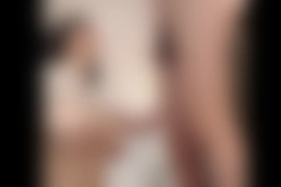 【ゴールド会員様以上向け動画】
第7回とうか個人撮影会📸
で撮って頂いた動画です♡
テニスウエアを着て撮影しました
ブラジャーしてないから乳首スケスケ♡
カメラマンさんにたくさん弄られ・舐められたよ🩷
---
またウエアを着なおして…オナニー撮影💕
手のひらで弄るのが好きで逝きました♡
---
オナニーして逝ったばかりなのに…
カメラマンさんが参戦してきたよ💦
手マンに…クンニに…気持ちよかった💕
---
カメラマンさんからフェラしてとのおねだり♡
お礼にフェラしてあげたよ💕
続きもお楽しみに♡ (2/2)