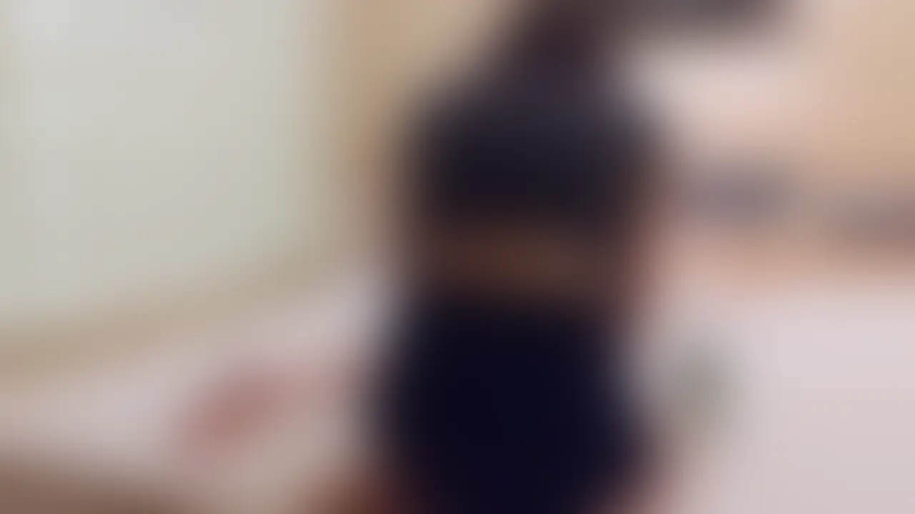 25歳/事務職/OL/手コキ/睾丸マッサージ/撮影オプション

副業としてこの仕事を始めて間もないというセラピストでした。
普段は事務職として堅い仕事をしているだけあって、受け答えが丁寧でしっかりとした印象です。

ボディタッチしてもすぐに振り払うことはありませんが、かといって流されやすいわけではなくしっかりと禁止だと断ってきます。

半ば強引にお金を手渡したところ、受け取ったからには…と責任を感じたのか素直に手コキしてくれました。

一回出し終わった後に話していたところ睾丸マッサージを勉強している最中と聞き、追加料金を払って少しやってもらうことにしました。

スマホで撮影してもいいかと尋ねると、「顔が写らないなら…」とのこと。

全体的に真面目でしっかりとした態度で好感が持てるため、今後も指名を続けることにしました。


※特典の睾丸マッサージ映像のうち1アングルはカメラ不調のため途中までの収録となっております


【セラピスト】
25歳
事務職OL

【オプション】
タッチ
手コキ
睾丸マッサージ
スマホ撮影 (2/2)