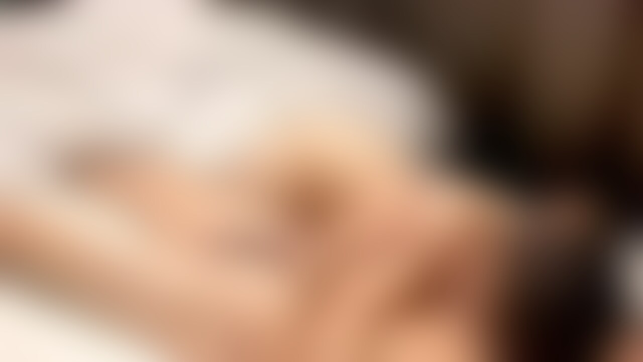 あの敏感女子と約2ヶ月ぶりに…
久々に会うと緊張してエロスイッチがなかなかONにならない彼女。
チロチロ舐める控えめなフェラが逆に可愛い。
けど、キスしながら逆手で手コキするあたりは妙にエロいな。 (2/2)