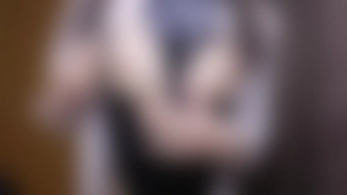 いいねしてから見てね！
制服の下に隠された、色気のある競泳水着。
白い肌にぴったり張りつく生地が、スレンダーなボディラインを際立てる——。
動くたびに覗く太もも、電マがクリを触れるたびに息をのむ瞬間。
“見えそうで見えない”その距離感がたまらない。

🎀 制服フェチさん、競泳水着フェチさん必見の1本。 (2/2)