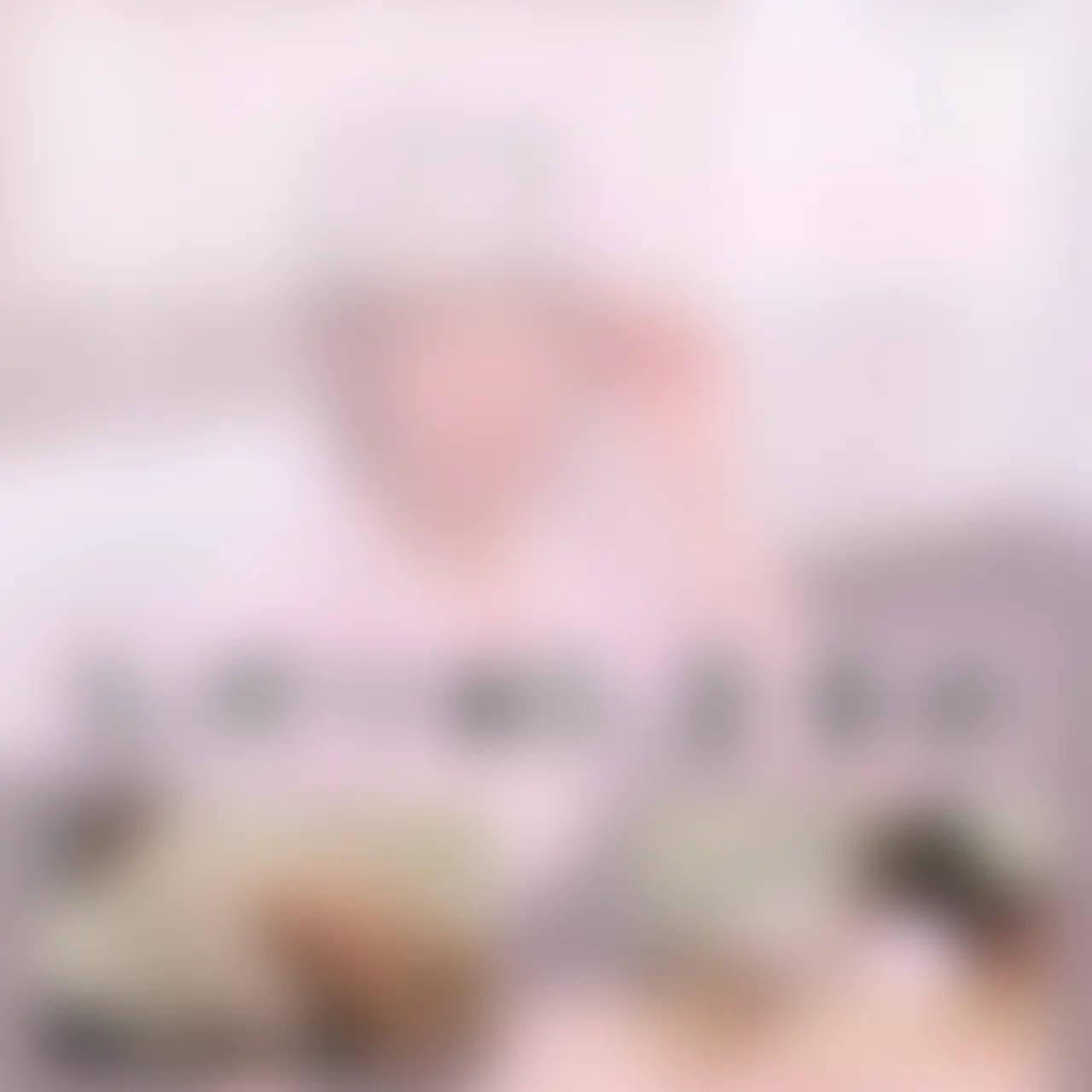 ノーブラなのは内緒🤫仕事着のままシコシコしちゃった♡
早く選択しないと明日会社に白いの付いたままの出勤なっちゃう🥹

ちくびぺろぺろした後、髪がオイルまみれになったけどすっごく気持ちよさそうにしてる姿を見てむしろ嬉しくなっちゃった♡
男の子ってなんでこんなに可愛いんだろう😊

私のＯＬ姿見たい方いるかな？🤔 (2/2)