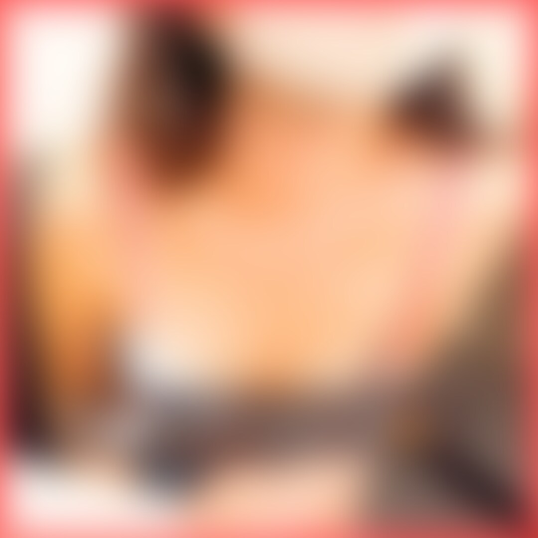 ゆきちゃんシリーズ #7
ゆきちゃんは20歳のDカップ、小柄な女子大生でどこにでもいる普通の素人です。
当コンテンツでしか見ることは出来ない、色白の女の子です。
7作目は久しぶりの再開での撮影となりました。
今回はキスマークを付けられていました。相変わらず独占欲の強い彼氏のようです。
束縛も強いようで、スマホの中を定期的に見られるのでこちらとの関係がバレないようにしています。
トークシーンでは現在の様子を語ってくれて、彼氏の家に家電を買い込んだことと、
着替えを沢山持ち込んでいることなど、同棲に向けた準備を着々と進めている様子を語ってくれています。
彼氏とは週3回はSEXするみたいですが、今日はとてもヤりたい日だったようです。
いつもよりも感度が高く、けっこう積極的に受け入れてくれています。
本番は正常位とバックで責めています。
ゆきちゃんの中は本当に狭くて、彼氏さんが「狭くてすぐイク」といつも言うのも納得。
まさか他人棒を受け入れているとは知らないでしょう。 (2/2)