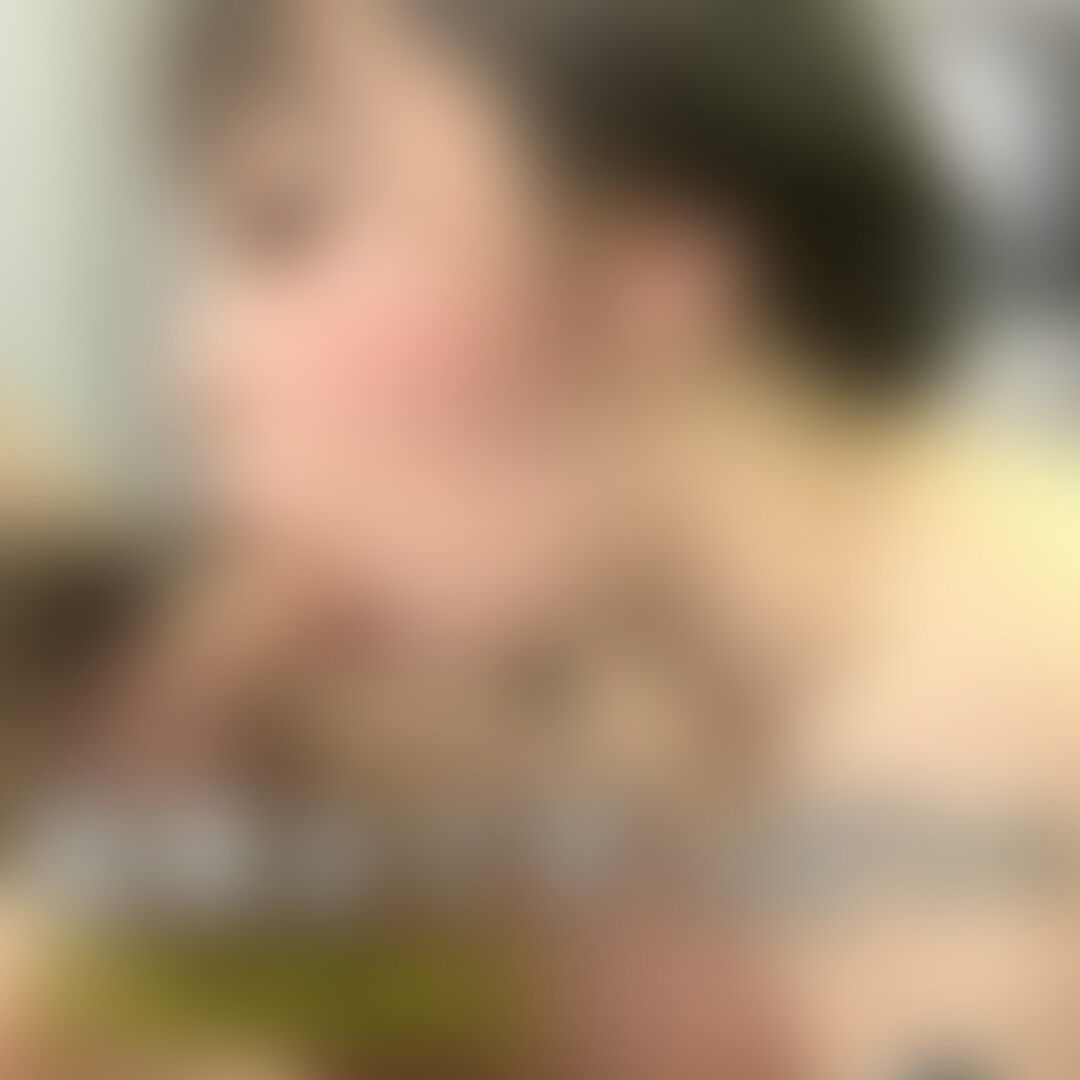 【premium】顔出し・丁寧なモザイク処理
やっと完成しました！風呂の中のフェラ動画です。いつものごとくあっさりイカせてるので、2角度を合わせています。あと、購入する方もいらっしゃるので、先日の前半部分も合わせています。
どちらの角度も激エロだと思います。我ながら、ちんぽを咥えるたびに上達している気がしますｗ
この動画で使っているフェラテクの一部を、以下に文章にしてみましたので、是非読んでから動画をお楽しみください。


口の中の上の壁にちんぽを優しく当てながら、歯が当たらないようにちんぽ全部をくちまんこで包み込む。

そのまま喉奥まで誘導。

そして、そのままその後、喉奥を締めて亀頭を刺激しながら、舌を出して竿の裏の部分に舌が触れるか触れないかの強さで愛撫。

肉棒に通る血管が広がるのを感じたらそのまま更に喉奥まで肉棒を突っ込み、喉奥と唇を少しずつ締めて口全体でしごいていく。

同時に、鼻息を出して「この女も舐めながら興奮しているんだな」という気持ちにさせる。

更に吸引音を立てて聴覚での興奮も促していく。

どうでしょうか？もちろん、これはほんの一部です。他にも言い表せないくらいたくさんあります。

私、そこらへんのプロよりは上手な自信がありますｗおしゃぶりって奥深いですね♡

なお、実はもう１角度撮影しておりまして、そちらは接写ですので、更に生々しい口元の動きと、臨場感のある音を堪能できます。後日投稿予定ですのでお楽しみに。 (2/2)