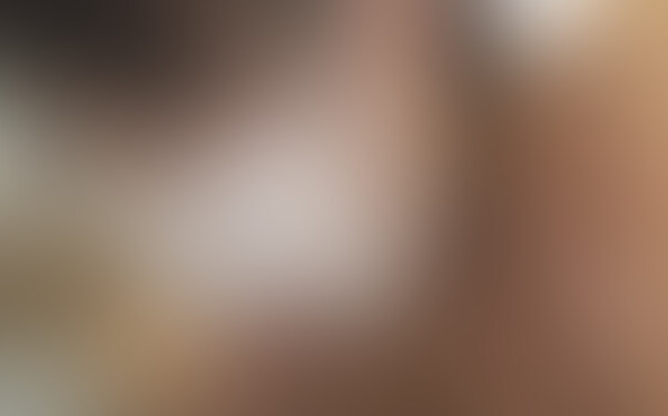 ついに完成!!フェラチオ専用マスクで完全素人女子に口内射精ごっくん
まずは一枚目の画像をご覧下さい。
構想1年、私の持てる科学力の粋を結集して作り出したフェラチオ専用マスクがついに完成したのです。
はっきり言って構造は単純。見て貰えば分かるように、そんなけ?? そんなで何偉そうに言ってんの?? と言われるのは分かります、だってマスクにファスナーを付けただけです。ですので、誰でも真似が出来ます。でも、こういうのってはじめに思いついて、はじめに実行したことが偉いんです。誰でも出来るって言うなら、私より前に誰かやればよかったのにね。
ニコ生辺りから徐々に拡がって、最近はツイキャスとかふわっちとかyoutubeですか。その同時期に○○○ライブやDL個人撮影でも、顔バレしたくない被写体がマスクを着用して動画を撮ることが多いですよね。そして、もう多すぎて、ほとんど景色化。最初はマスク邪魔くせー!とか思ってたのが、徐々に思わなくなり、ともすれば、マスクしてるってことが素人女性の証明。アマチュア志向(Xvideoでは「amateur」タグ常用の人とか特に)の人はマスクしてる方がむしろ興奮するなんて人も珍しくないでしょう。
そこに来てのコロナ到来です。地球の人全員が素顔を晒せない世界が来るなんてさすがに想定外でしたが。。
さて、もはやマスクは顔の一部というマインドセットが出来たとしても、ただひとつ物理的にマスクのネックがそう、フェラです! もうお分かりですね。
それを解消するのがこちらのフェラチオ専用マスクなのです。(やっと本題です!!)
このマスクを付けると、マスクのままで咥えることが出来る。マスクを変に鼻にズリ上げるみたいなことする必要ない。ですので、顔出しを徹底的に嫌がる女の子でも咥えさせることが出来るのです。そして、それはつまり、絶対にネット販売だと撮影を了承してくれない女の子であっても、これなら交渉して販売をOKさせられる。完全オリジナルで独占の素人モデルの映像が撮れるということでもあります。
そして肝心の今回のモデルは進学校に通うAちゃん。もちろん仮名です。身バレ絶対NGです。
部活は放送部。私とはツイッターを通じて知り合ったのですが、この日までに撮影無しでセックスをしたのは4、5回くらいということです。というのも、来年受験を控えており、勉強漬けの毎日の息抜きとしてこういうことをしているとのこと。そりゃあストレスも溜まりますよ。なんたって、彼女の志望校は早稲田大学なんですもの。きっと想像以上の長時間の勉強時間なんだと思います。
しかも、脱がして見て驚いたのはそのツルッツル完璧に処理されたパイパン。聞けば、脱毛サロンに通っているとのこと。さらにその費用は自分もパイパン処理している○○○親が出してくれているそうです。やはり高学歴、高収入家庭は世界が違います。ちなみに、さわり心地の良すぎるドテで、ドテコキさせてもらっときました。もったいないんで。
そんな彼女ですから、なかなか性格も良く、チンポが大好き。絶対こういうことしなさそうな見た目とのギャップが最高です。さらに言えば、このように映像として残ることへの警戒はハンパないですから(フェラチオ専用マスクのおかげでやっと口説けた感じです)Aちゃんのフェラ映像なんて世に出るはずのない特別なお宝というわけです。
ぜひこのお宝を目に焼き付けて下さい。しかもしかも。この撮影で意外にもAちゃんが気に入ってくれたようなので、次の撮影も打診中です。まだいつになるかは分かりませんが、きっと次も映像も公開することをお約束します。ですので、気長にお待ち下さい。
動画:39分38秒
1280×720
※こちらはシチュエーション動画になります。
※被写体の年齢確認は確実に行っており、年齢確認書類のコピーも所持しております。 (2/2)