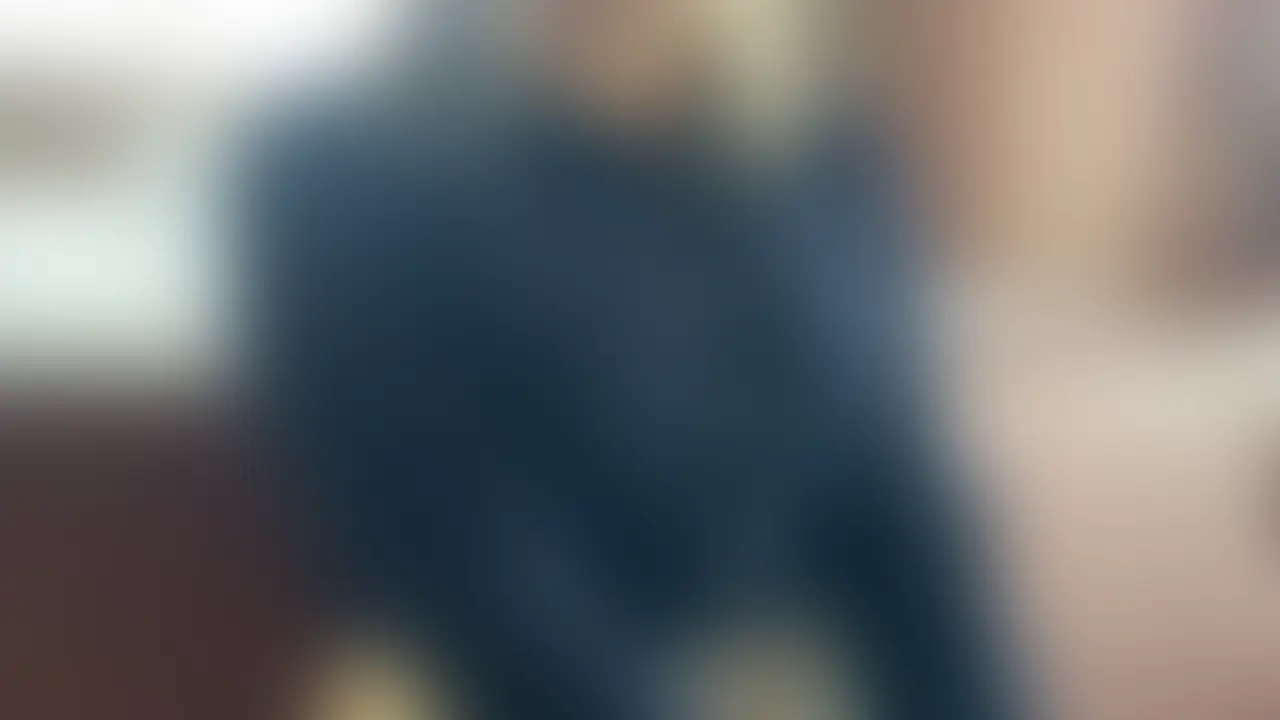 Hカップの某有名裏垢女子が巨根映え求めて九州まで寝取られに来てくれました‼
実は彼氏さんも有名な裏垢男子で、毎日色んな子とヤリまくってるのに彼女が抱かれることには嫉妬しまくってるそうです。ちなみに僕に中出しされてる動画を見せたらブチギレながら何度も体を求められたそうです、、寝取られ性癖ってほんとに面白いですよね。
ソファで中出ししてからのベッドに移ってからもおかわり中出し。ご馳走様でした。 (2/2)