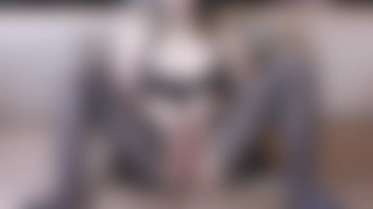 とても地味な学生生活を送ってきた私にとっては、クリスマスだとかバレンタインデーだとか、周りの女子のテンションが高くなる世の中の行事が縁遠いものでした。
主人も彼も、バレンタインデーにチョコをくれないの?などと聞いてくる事はないので、私の人生に於いて男性にチョコを差し上げたのは大学生の頃に初体験をした男性ただ一人です(多分…)。
なのでバレンタインデーになると初体験の男性の事を思い出しちゃいます。
主人には私のそういった過去を話す事はないのですが、彼にはあれやこれやと話してしまいます。
そしてそれを聞いた彼が少し嫉妬している様子を見て楽しむのが私の趣味の一つになっています❤️
彼の嫉妬が可愛くてイジワルしてしまう私ってやっぱり悪い女ね💕 (2/2)