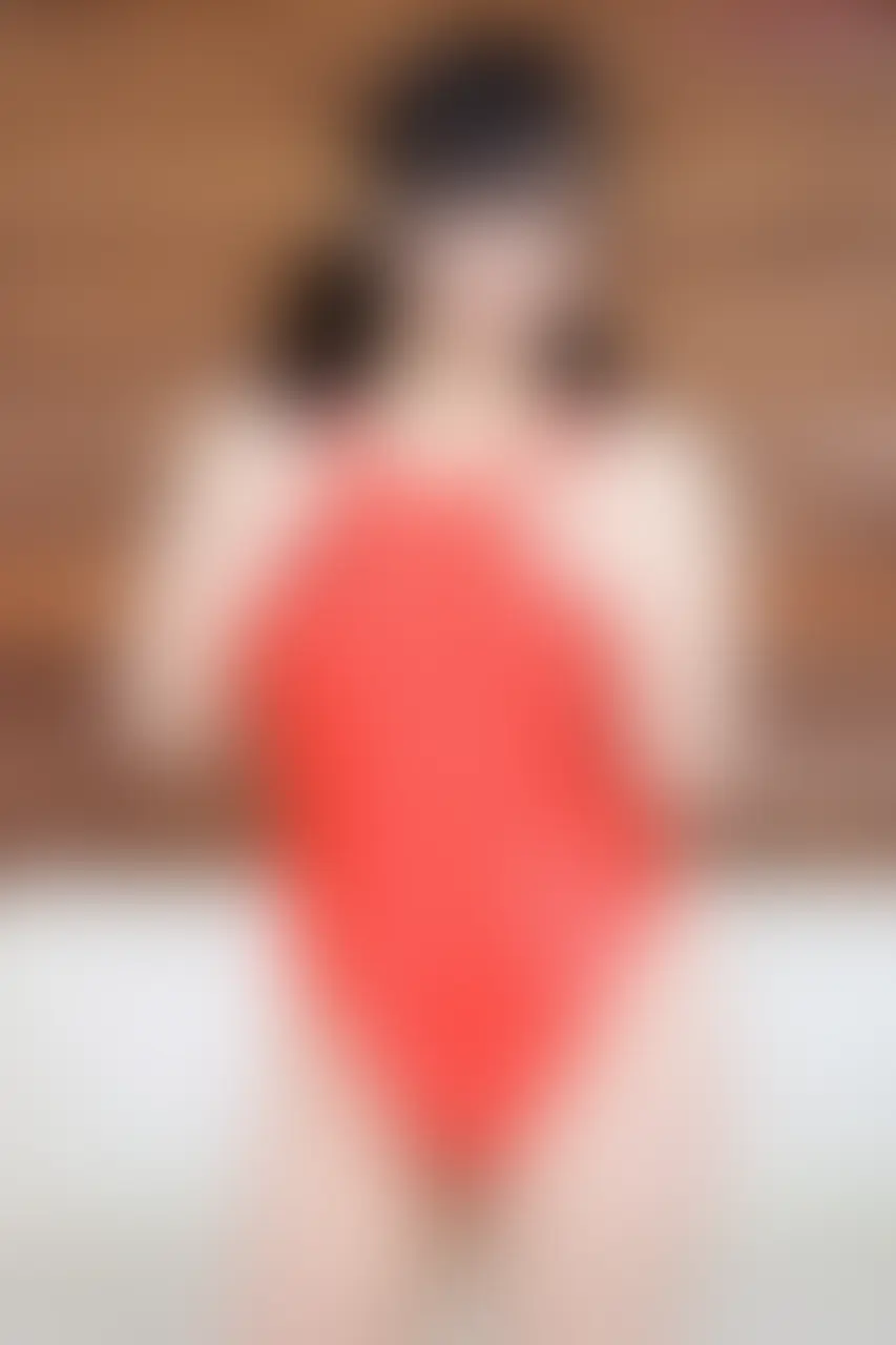 【全年齢】PeachStyle「コミケで見つけた人妻コスプレイヤーに赤色asics競泳水着を着せてみた」の投稿サムネイル