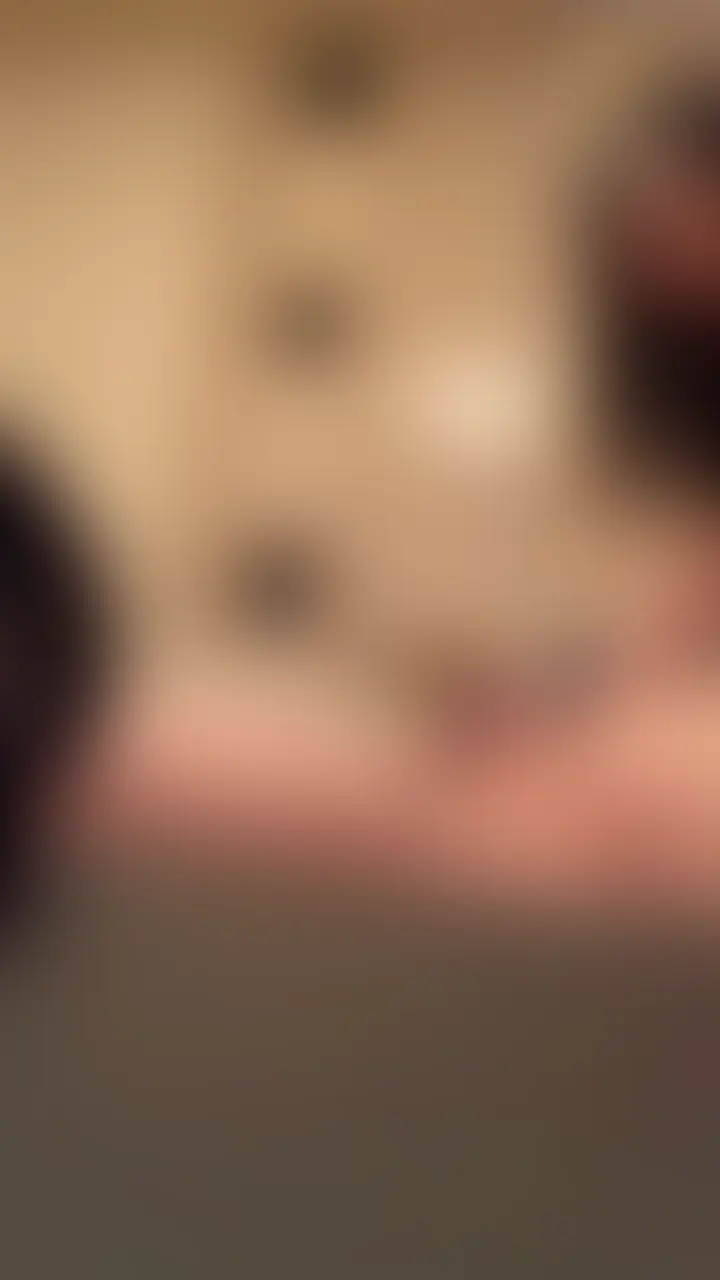 SSS級処女19歳キツキツ初体験悶絶(画角違い2)
貴方も会えるシリーズ・画角違い②
衝撃の処女作!SSS級19歳まりんちゃん
女子校育ち・男経験ゼロの奇跡の超美少女♡
恥じらいMAXの初オナニー
真っピンク処女マンコに初バイブ→
「あっ…あっ…」
恥ずかしがりながらもマン汁が太ももまで垂れて止まらない!
人生初フェラはAV見よう見まね
なのに舌がエロすぎてヤバい…
このまま育てたらフェラだけでイカせる最強兵器完成!
ついに初挿入
「こんな大きいのが入るの…?」と可愛すぎる怯え顔
キツキツ処女マンコに先っぽから超スロー挿入
最初は「痛い…」→奥まで入った瞬間ギュウゥゥッ!と激締め
中でグチュグチュ鳴り始め
「おしっ○出そう…!」リアルすぎる悲鳴で興奮MAXwww
正常位で我慢崩壊→人生初の生中出しドクドク♡
「思ったより気持ちよかった…♡」衝撃発言で即2回戦突入!
初騎乗位も奥まで咥え込み→最後も生中出しフィニッシュ
たった一夜で処女→完全淫乱覚醒
45分フル尺の別アングルはここでしか見れない
今すぐ独占してシコりまくれ!
貴方も実際にこんな変態素人出演者と会えるかもしれないブログへは↓からどうぞ
↓私のXブログ↓
mafi01190 (2/2)