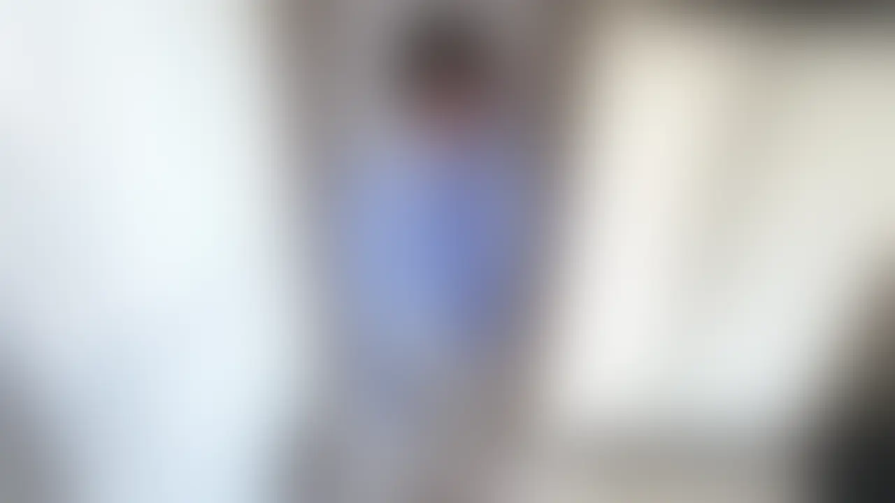 こちらは、全編ぼかしの入った動画です。 雰囲気をお楽しみください🥰
【匿名度S:絶対極秘!】マルチリンガル美女/英会話みたいな巻き舌フェラ/だらしない大量よだれ/下品でしつこいベロちゅう/指にまとわりついた精子まで舐めとりごっくん/外資系ホテル勤務
よだれが漏れちゃうキス👄とフェラチオ💕
こんにちは、ど素人ポルノ@麗子です。
今回のAVごっこは、
日本橋にある外資系ホテル🏨で
コンシェルジュ💁♀️
のお仕事をされている
お友達のUちゃんのえち動画🔞です。
清楚系のショートカットで
モザイクで目隠しても隠し切れない
シゴデキ感が漂う
マルチリンガルなイイオンナ奥さま💛
そんな高嶺の花💐な美女を
お仕事の昼休み中に
お呼びして
汗だく汁だくの熱いベロちゅう💋を
たっぷり堪能していただきました💕
まずはじめに指フェラ👈でお口👄の状態を確認されるUちゃんですが、
いきなりエロい表情で舌👅を指に絡めてきてエッチの才能を感じさせるのです😍
さらに接吻💋は情熱的。
貪るように男の口唇を求め、まるで生ハメ性交そのもの。
パンツの上から陰茎に舌を這わせるリップテクを見せつけたあとは、
涎ダラダラ生フェラで男を骨抜きにします🥰
とどめにお口でザーメン💦を受け止めると美味しそうにごっくん、
指に付着した汁まで舐めちゃう貪欲ぶりです💯 (2/2)