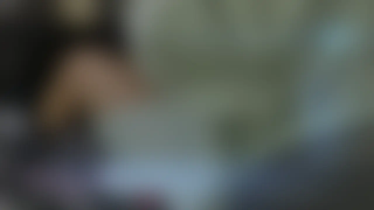 【value】
網タイツ越しのクソエロいTバック尻、どうですか?
私の自慢のパーツです♡
野外って、本当に開放的になってしまいますね。
途中で車が通りかかるアクシデントもありながら・・・。
何とか回避してフェラ再開し、しっかりと抜き取りました♡
これ、当然フェラのアップアングルも撮影しています。
後日、超絶【premiumモザイク】で公開しますので、楽しみに♪ (2/2)