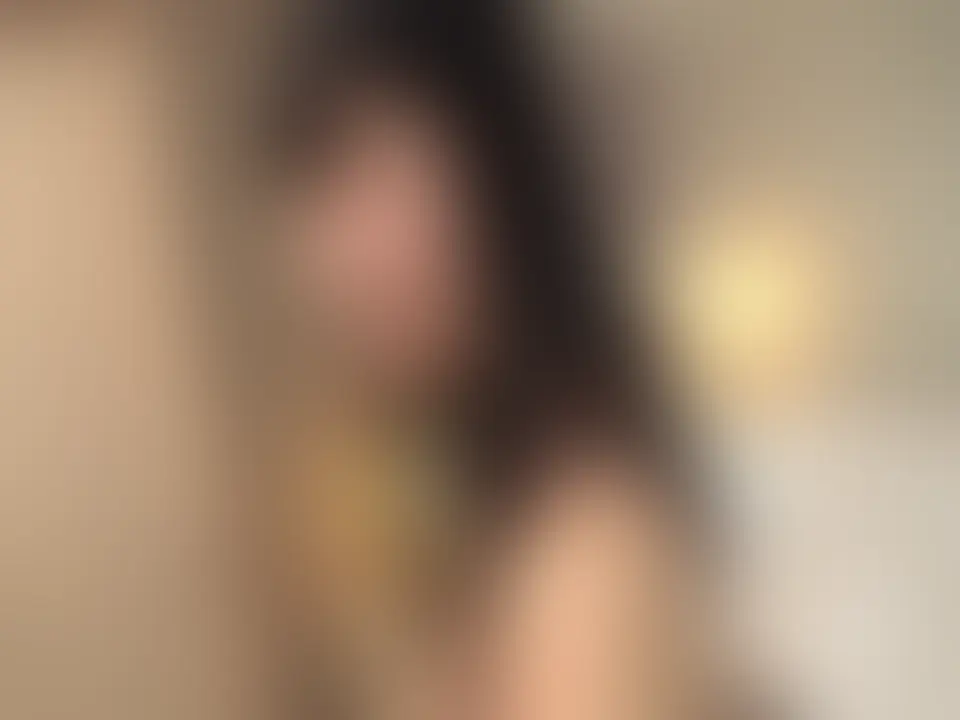 どうも、ハメ撮り大好きのハメラニアンです！

今回はバレエ講師をやってる清楚系黒髪ロング美女のSちゃん(20歳)とハメ撮りしちゃいました！
見た目はスレンダーで上品な雰囲気なのに、体はめちゃくちゃ柔らかくてエロポテンシャル抜群。
恥ずかしがり屋なのに、こっそりパイパンってギャップ最高すぎるw

しかも美乳＆ピンク色の美乳首、形のいい美尻もたまらん…。
普段、生徒にバレエ教えてるって思うと興奮アップ！

特にヤバかったのが開脚正常位。プロ級の柔軟性で、まんこをおっぴろげて恥じらいつつも感じまくる姿は必見。
ぶっちゃけ撮影しながらこっちも理性飛びそうになったw

清楚なのに実は隠れドスケベなSちゃんのギャップ、ぜひ本編でじっくり味わってみてください！ (2/2)