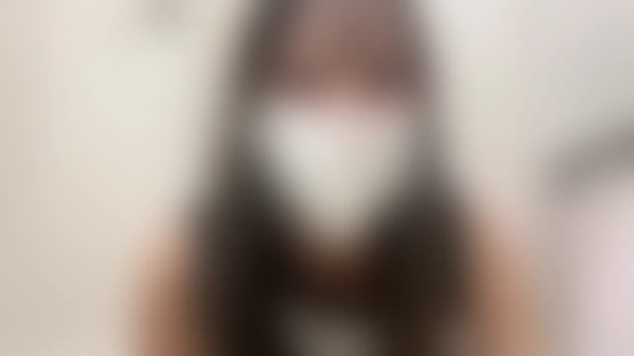 右上の【いいね❤︎】とブックマークして【コメント】で抽選でスペシャル動画当たります💕🫶
いいねとかコメントいっぱいして応援してくれてる方ファン企画に呼んでるから、コメントなんでもいいからしてねー💗
【Wピースイキからの尿カップに放尿…】
久しぶりのオナニー投稿ですっ💕
こちらの動画はオナ動画+パンツプレゼントプランに入ってる方にあげたパンツとおしっこです💗(今は人数到達で締め切ってます)
ワンピースにノーブラの時点でエロいよね、、
乳首見えてる🤣💦
このバイブでクリトリス刺激するとすーぐ潮吹いてイッちゃいそうになる、、雑魚マンです😭💦
イク時にピースしちゃったけど顔ぶっさいく!笑
あんまり見ないでね!🥺💕
その後に尿検査のカップにおしっこして、
それをスポイトで吸って容器に入れたよ…///
黄色くて恥ずかしい🫣、、、❤️ (2/2)