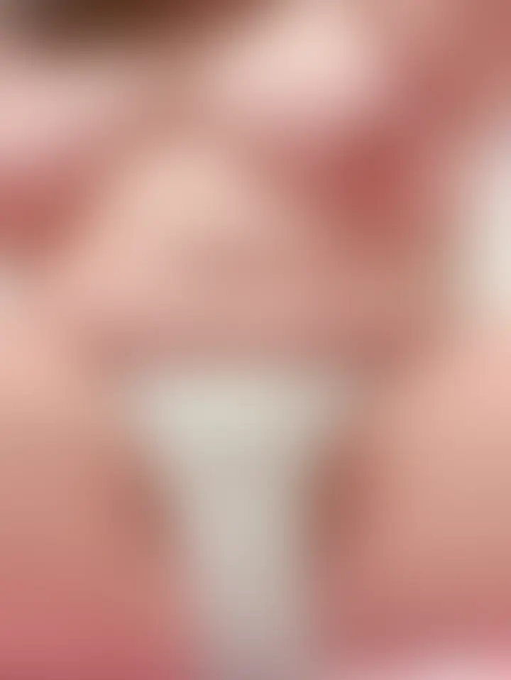 むらむらしちゃったから久々に撮った♡
実はまこ自身、久々のオナニーだったからすっごいムラムラした…♡
最初乳首が疼いて、パジャマの上からカリカリしてたんだけど、耐えられなくなってオナニーしちゃった♡
あと、みんな気がついちゃったかも知れないけど…
お腹かゆくてちょっと掻きむしった跡があります…(笑)
痒かったんだな…って思って、たくさん愛してね…?♡(?) (2/2)