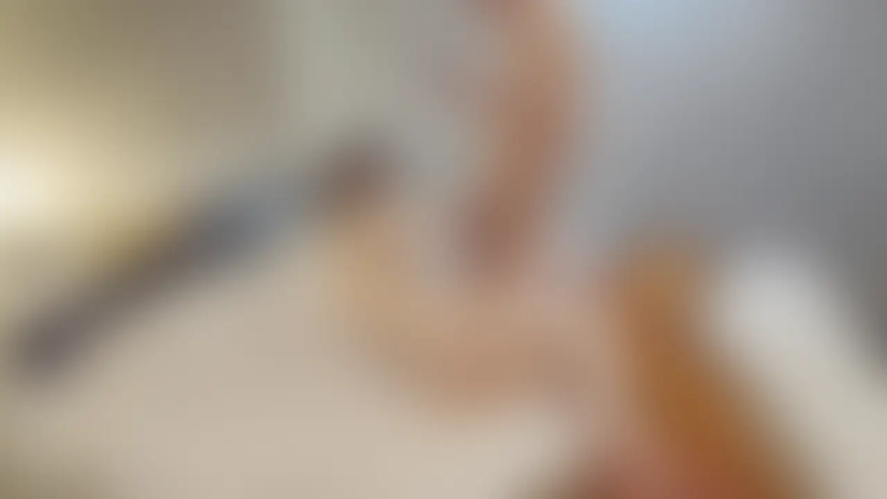 【上目使いな人妻×主観フェラ】
上目使いで他人棒を頬張る美人な人妻。
乳首舐めやアナル、玉も舐めてくれます。
主観映像でリアルな人妻をご覧ください。 (2/2)