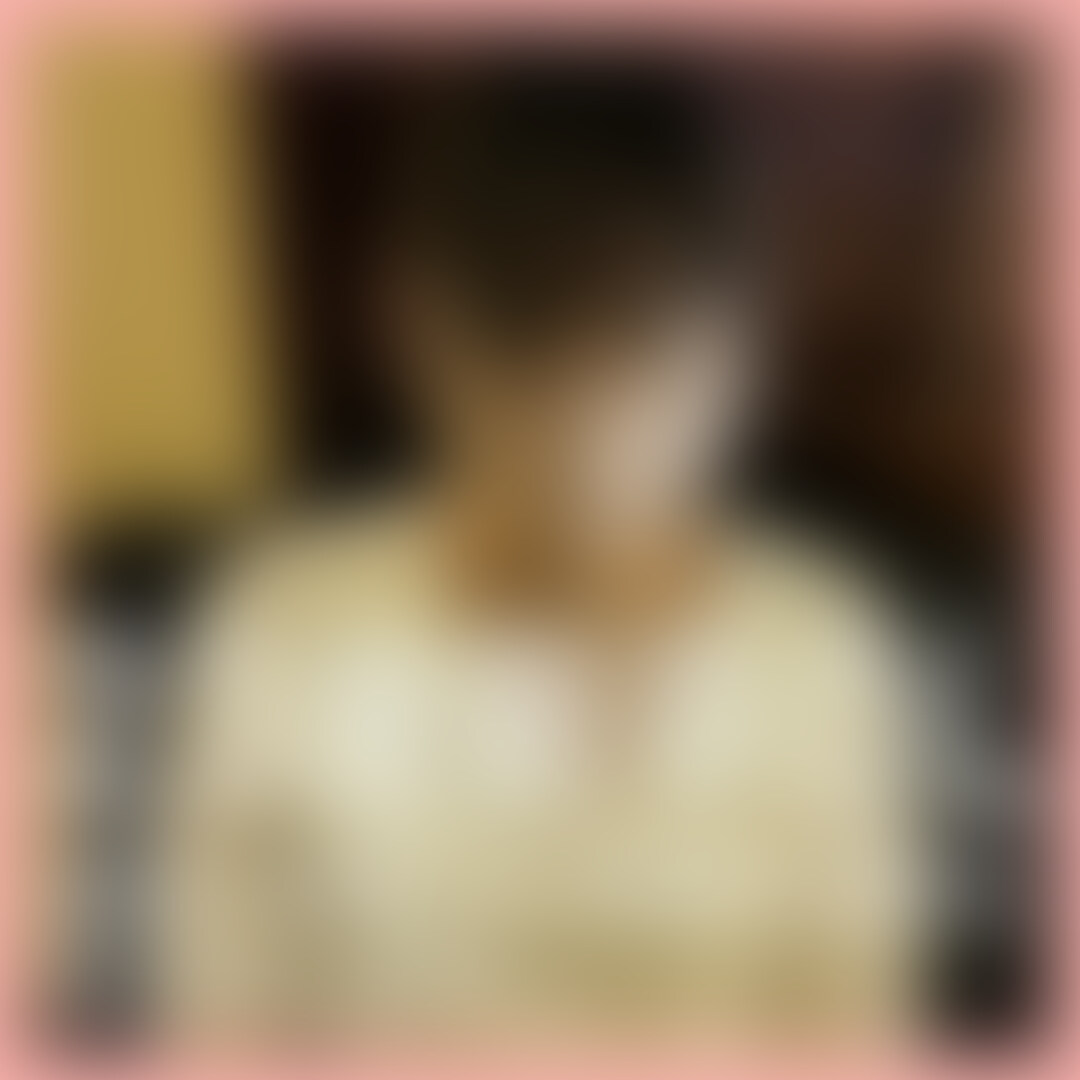 【彼氏の誕プレを買うために手コキする新卒OL】
23歳の新卒OLさんです。
正直めっちゃ可愛いです。
最近できた彼氏への誕生日プレゼントを買うために撮影しに来ました。
まだ入社したばかりで給料もそんな高くなく生活に余裕がないようで。
でも彼氏にはちょっといいものをあげたいということらしく。
顔は本人の希望により薄くぼかしてあります。
身体をまさぐると緊張からか声は出ませんが身体をくねらせて感じてるようです。
手コキをお願いし、最後は可愛いおっぱいに大量発射です。 (2/2)