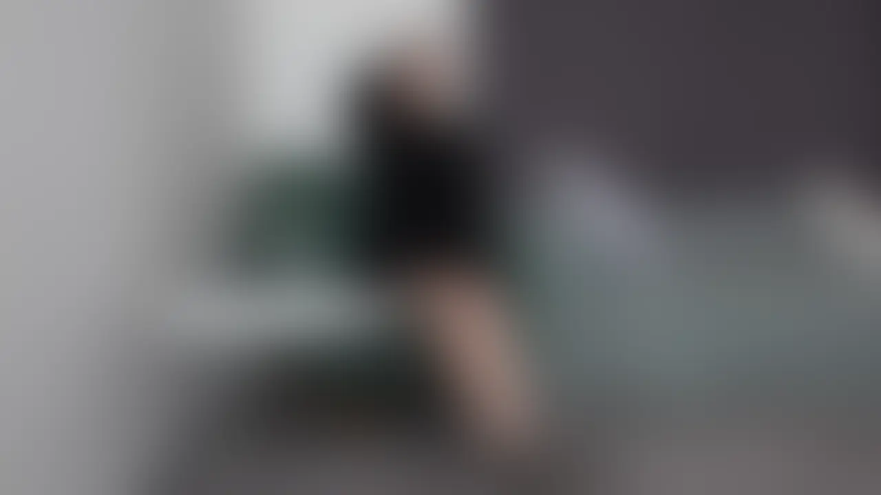 👩‍❤️‍👨続編・NTR依頼👩‍❤️‍👨
 
「僕の彼女をイカせてほしくて…」カップルからあきはのもとにフォームがきたのは6ヶ月前。

付き合って1年以上経つお嬢様大学生Rちゃんとイケメン彼氏のカップル、順風満帆に見える2人にも誰にも言えない夜の悩みがあり…

「私実は気持ちよくなれてなくて」彼女が彼氏に打ち明けた事がフォームを送るきっかけになったとのこと。そして今回であきはと会うのは3回目、

前回の開発で彼女がエッチの時に痙攣するようになったと彼氏さんから嬉しい報告が。今度は彼女が他人といちゃいちゃして甘えてるところがみたいとお願いがありまた会うことに。

1、2回目より断然彼女の感度が上がり、イク時に膣圧がすごくておもちゃが勢いよく飛んでいきました笑

顔を真っ赤にして恥ずかしがりながおしっこする姿も撮っちゃったのでぜひ最後まで見てください

⚠️彼氏と期間限定配信と約束したので予告なしで削除します⚠️ (2/2)