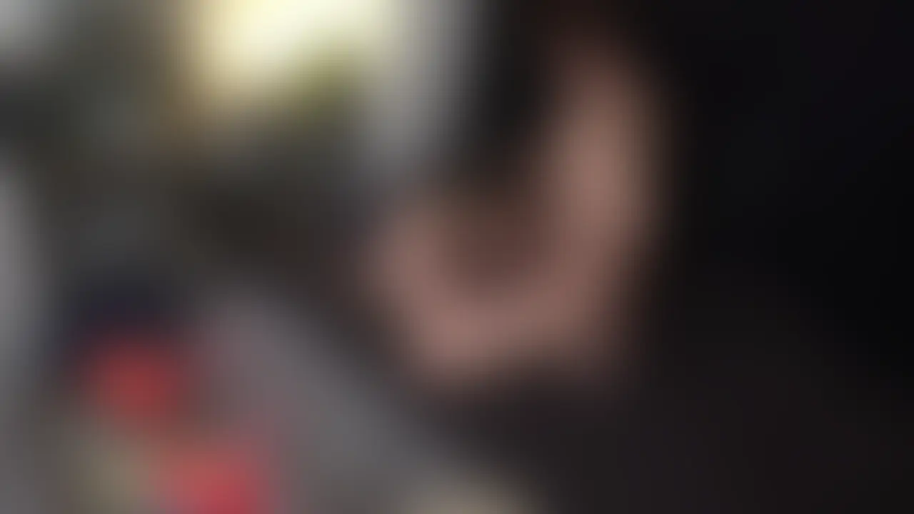 清楚系アイドルみたいな抜群に可愛い子の乳首舐めシーン
舌の動かし方がうますぎて気持ちよかった
早くそのままフェラチオしてほしいと心の中で懇願しちゃいました
でも乳首舐めが気持ちよすぎてもっとこのまましてほしい!
ガチガチに我慢汁が溢れてきた竿を
優しく手で包み込みシコシコ
乳首舐め手コキってまんこより気持ちよくなる時ありますよね
今回まさにそれでした
最高でした (2/2)