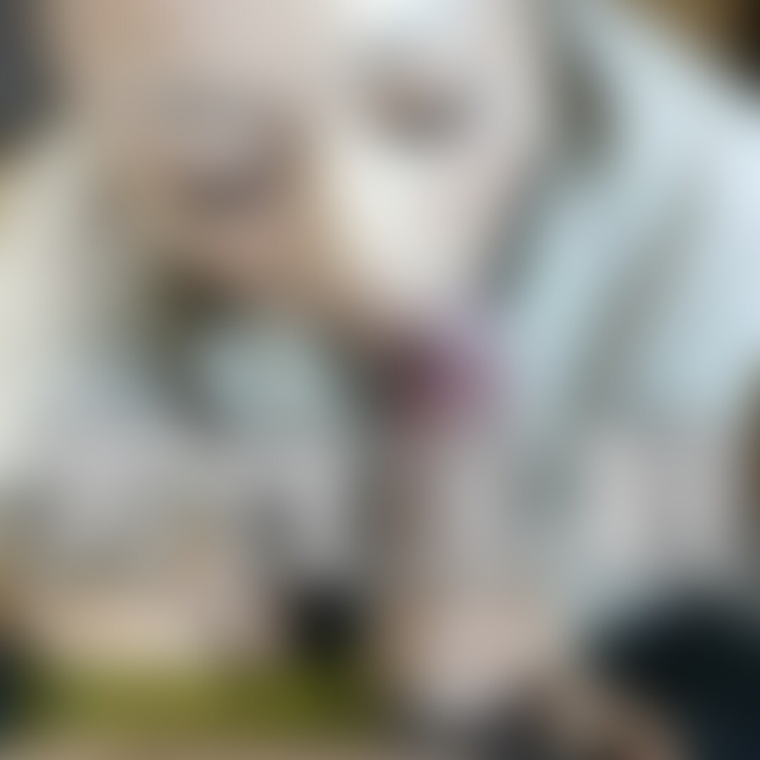 【premium】顔出し・丁寧なモザイク処理
すっぴんフェラの男性目線バージョンです。かなりアップで撮影していますので、アラフォーのお肌はちょっと耐えられないかもw
主観フェラのご要望が多数ありましたので、身バレ覚悟の投稿です。
確かにこうやって編集してみると、男の人からってこんな感じで見えてるのかーと勉強になります。
なんだか仁王立ちで女を跪かせてしゃぶらせるって征服感があるんですね。
しかも、このしゃぶってる女が、他の男の嫁って思うと、確かに興奮するかも。
高〇生の○○○がいる方は想像してみてください。
学校の○○○の同級生の○○○親が、実はこうやって他人棒をしゃぶってるんだって思うと、興奮しません?男性の気持ちになってみると私が興奮してきてしまいますw (2/2)