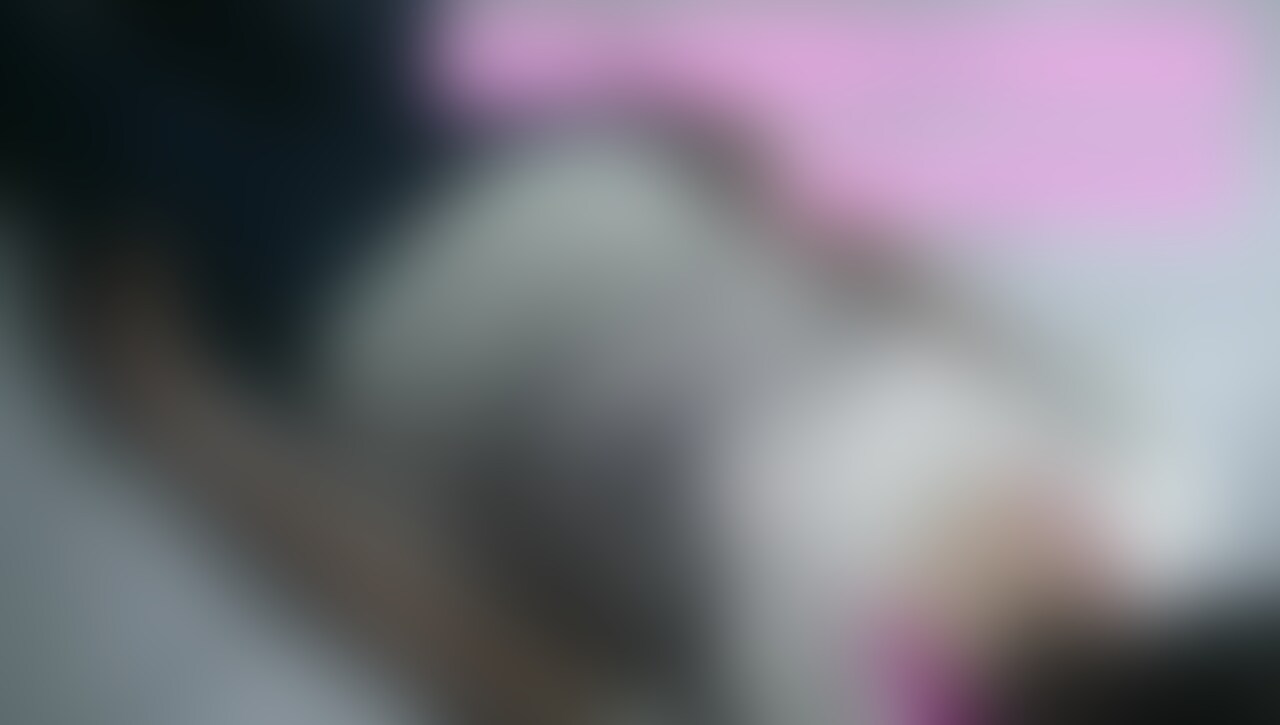 腹筋女子の鳩尾に親指を食い込ませて急所責め。
腹筋は鍛えられても鳩尾は鍛えられない (2/2)