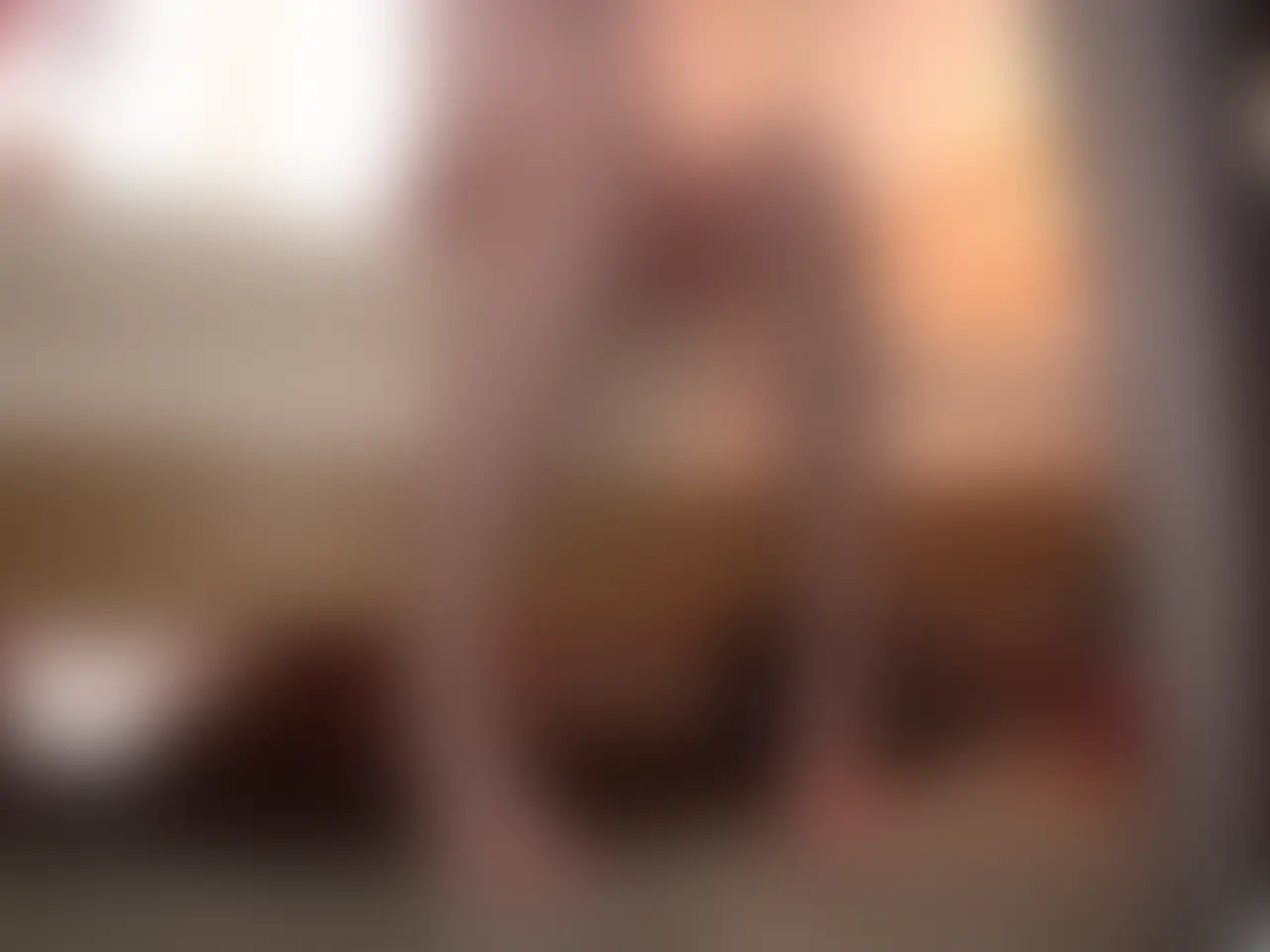 耳ナメやベロキス、チクビ弄りで感じまくってる彼女。今までこんな前戯したことないんだろな。M字開脚と四つん這い状態でそれぞれローターをパンツの中に入れるとパンティーに大量のシミがついちゃうくらい感じてイキます。で、アナルを舐めると「ダメダメ」と言いながら感じる悪い子ですので、お仕置きとして電マと手マンで潮吹き絶頂を体験してもらいました。その後チクビを舐めると、バキュームフェラをしてもらい挿入です。正常位では細いカラダが一望できます。発射はオクチに大量に! (2/2)