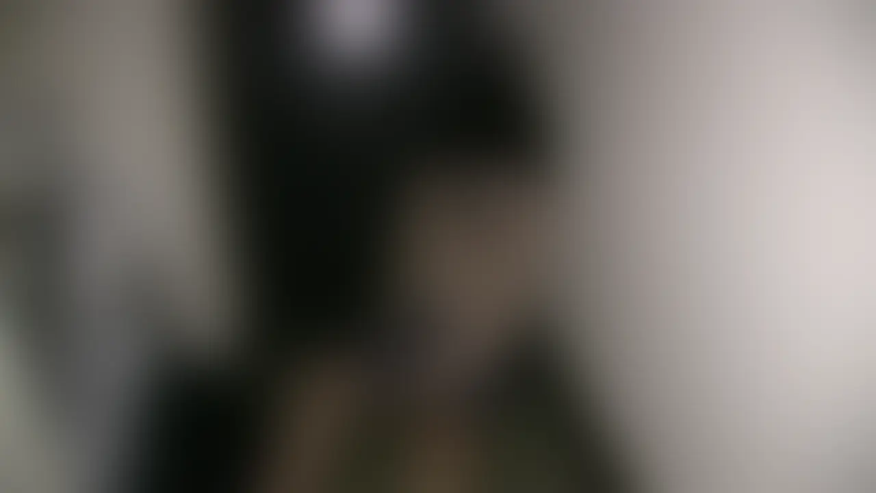 深夜の公園を走っていたジョギング女子にxxx
僕の自粛生活の日課になっている夜のウォーキング中に出会った子です。
実は以前から彼女が走ってるのを見かけたことがあったので、思い切って声をかけてみたんです。
彼女は一瞬驚いた表情をしましたが、その後ニコっと笑って、
「何度かここでお会いしましたよね?」と明るく返してくれました。
あれは夜の21時ぐらいだったと思います。
僕らはそこで少し仲良くなって、近くのコンビニでお酒を買って公園で飲み始めたんです。
彼女はアルコール度数が高めのチューハイを飲んでいて、気付いたらかなり酔っぱらってしまいました。
それが、走った直後だったからなのか、元々お酒が弱い子だったのかは不明ですが、そのまま公園のベンチで眠ってしまったんです。
自分の目の前に無防備な若い女が眠っているという最高のシチュエーション。
この状況でアナタならどうしますか?
僕の理性はというと…すぐに崩壊しました。
オッパイやお尻を触ったりしているうちに、僕の下半身はすぐに反応してしまいました。
彼女は少し汗ばんでましたが、それが逆にエロすぎて…。
そのまま担いで家に連れ帰ったという訳です。
我慢できずに中出しまでしてしまった僕をお許しください… (2/2)