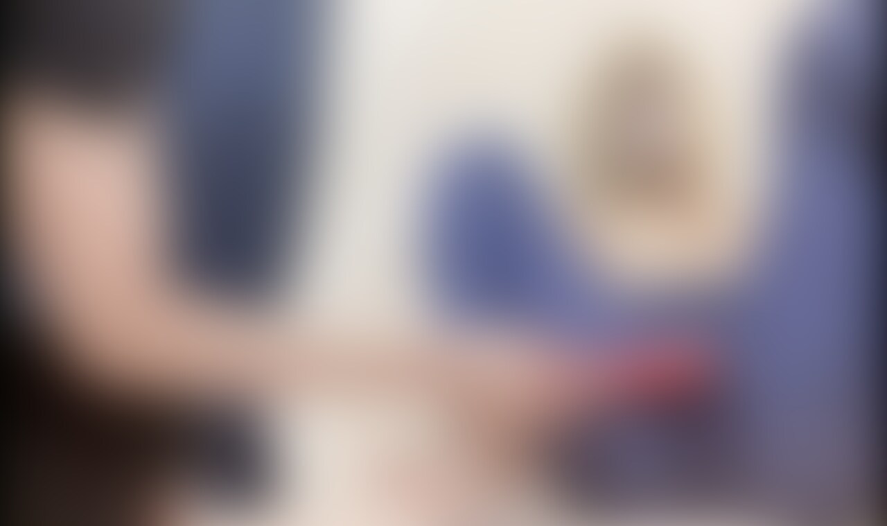 ストレッチしていたじゅり先輩の格好がピチピチで、
パンツ履いてないんじゃないのって思ったら、ノーパンだった💕
ちょっとさわさわしてあげただけで、えっちなシミがくっきり🥰
おもちゃでぐりぐりいじってあげたら、我慢できずにお潮がドバドバ出てきて大量おもらししてた🐳❤️
最後は大好きなおち◯ぽでイキ狂う変態ドM女子💕
お股をたっぷり湿らしちゃうえっちなじゅり先輩を楽しんでね〜✨ (2/2)