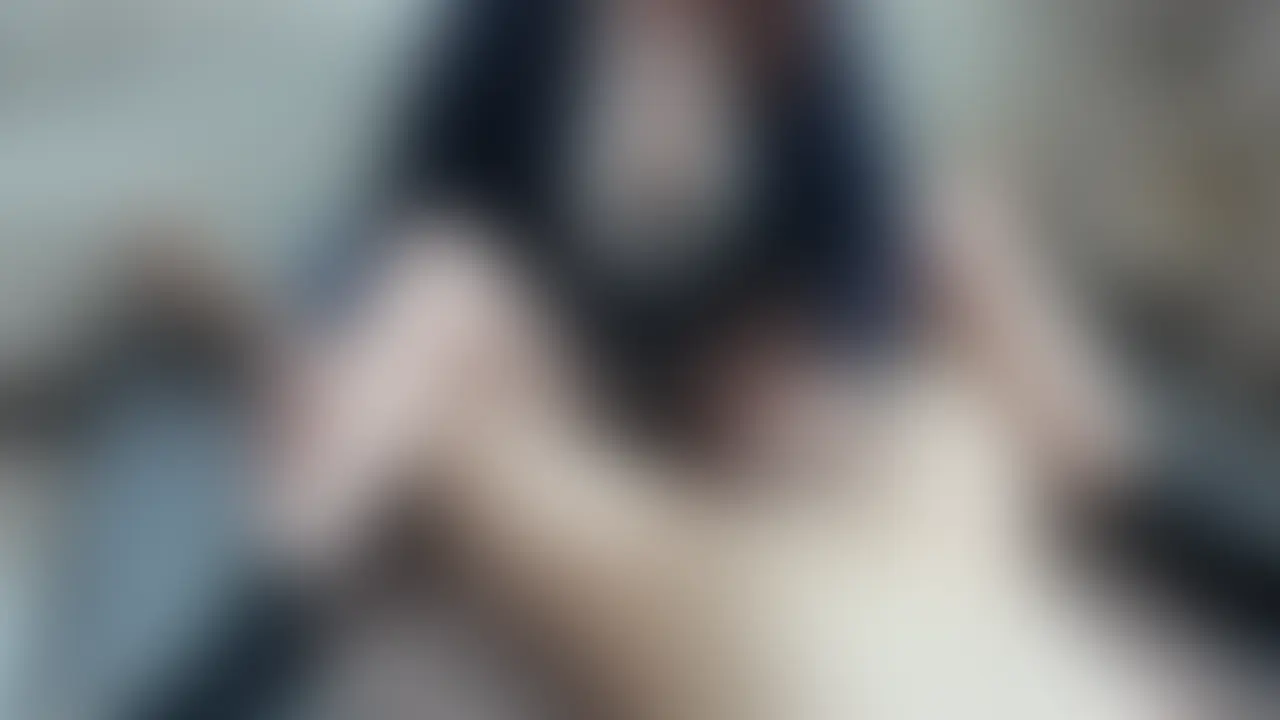 巨乳のしずくちゃんにコスプレをしてもらいました🎉
服のサイズも少し小さいのもありますが胸のボタンが
閉まらず前を開けた状態で着ていただきました🎉
手コキの力加減が気持ち良くてすぐに
果てそうになります。笑
寸止めされつつ3回目で発射しました、、、 (2/2)