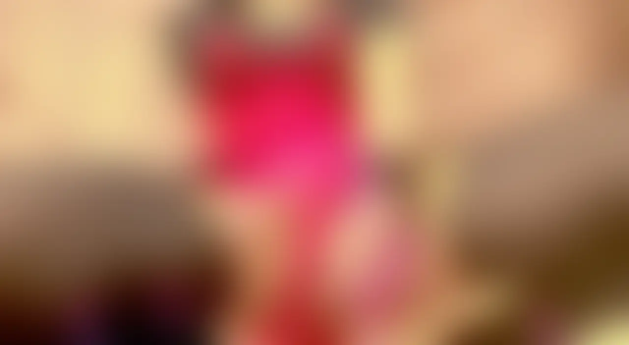 入れっぱなしのディルドを取り出す動画_赤い衣装 sample 1