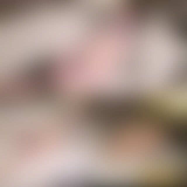 忘年会シーズンに撮影した衝撃映像です



僕が出張してる地域に



知り合いの女の子がいるので連絡をしたところ



ちょうど忘年会だったそうです。



たまたま女の子が忘年会をやっている繁華街の近くのビジホに泊まっていたので



帰りに始発まで休ませてほしいとお願いされたので



忘年会が終わった後合流しました。



かなりのまされて出来上がってますw



僕の止まっている部屋に入るなり、すぐベッドの上に横になりしばらくするとイビキをかいて寝ちゃいましたwww





お、これはもしや…イケるw?



そう思いちょうど出張先にもいつでも撮影ができるように三脚をもってきていたんで



三脚をセットして撮影スタートですwww







まさか撮られてるなんて思いもしないでしょうねw



ねてるのを確認してゆっくりと脱がせますwww







途中動かれたんで一瞬起きたかと思いましたが、飲み過ぎたようで、かなり苦しそうにしてますねww



でも、それを無視して脱がせ続けますw



パンツを脱がしてじーっくりとおまんOや身体を眺めましたww



たまらないですw





ねてるんでフェラをさせれないのが残念ですが、そこは我慢ww











じっくりと体を堪能させてもらった後は、ついにそのまま挿入開始ですww







せっかくつぶれて寝てるんでじっくりと時間をかけてやっちゃってますw



ちょっと休憩しようと一旦中断したら



またイビキをかいてますねww



ガチねですww



そして、休憩した後はまたまた挿れちゃいますww



しばらくやらせてもらったあとは





ついつい中に出してしまいましたwww







無抵抗な女の声中出しは最高ですねwww









この後は綺麗にマンOを拭いてあげて何事もなかったように着ていた服も着せて



彼女をねさせたまま僕はそのまま外に飲みにいきましたwww (2/2)