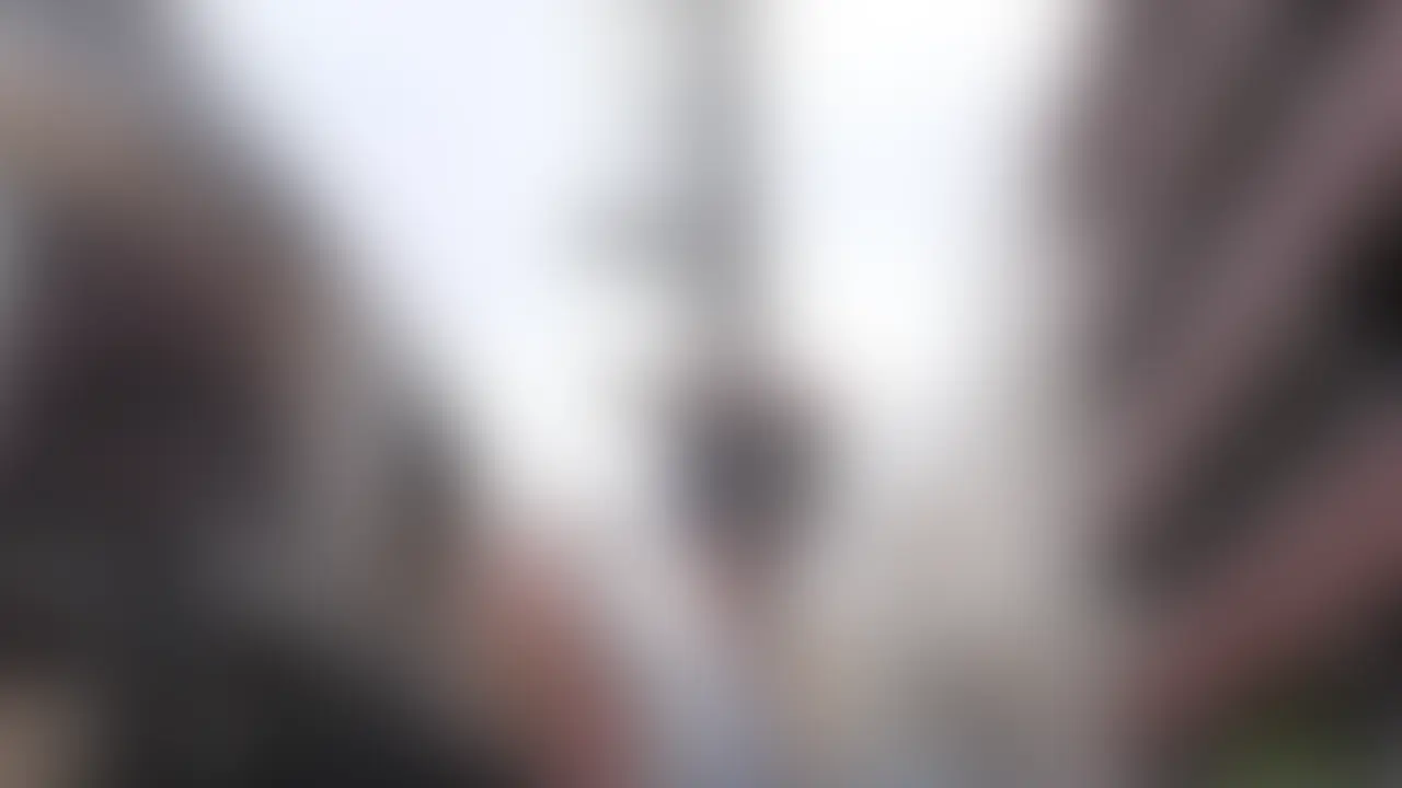 おとはちゃんはムチムチで愛嬌のあるガーリーな子だ。

そんな子をイラマで喉の奥まで犯し、

子宮を容赦なく抉るように突き上げた。

最初は可愛く笑っていた子が、

徐々に表情を崩し、

理性など残らないところまで
何度もイキ狂わされる。

イラマで息もできない状態にされながらも、
体をビクビク痙攣させ、

最後にはもう何も考えられないような顔で
土下座するほど落ちぶれ、

大量の精液を奥に叩き込まれ、
ただの肉の器として扱われ続けた。

可愛い子を徹底的に壊し、

理性もプライドも奪い尽くして
ただの精液便器に堕とす記録。

総尺は2時間近くに及ぶ超大作。

この作品は【独占・緊急解禁】です。

限定数に達した時点で
即公開停止となります。

二度と撮影できない可能性が高いため、
今しか見られない内容です。 (2/2)