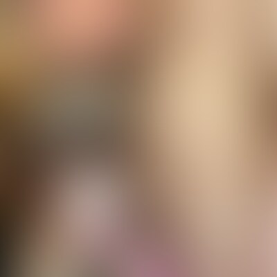 【復刻公開】【２人の人気フェラ職人が１本のチンコの奪い合い!最強タッグ実現
真昼のビジホでWイラマフェラ口内発射（少しごっくん）真衣ちゃん＆若菜ちゃん】




こんにちは、エロイストです

構想期間◎カ月…ついに実現しました、当方出演女優の中で1・2の人気を誇る真衣ちゃん＆若菜ちゃんがの共演（狂宴？）です

ファンの方、ご存じのトップレベルのフェラテクを誇る２人、

タイプは違えど、男優さんを見つめながらのセルフイラマ激しさの中に優しさもある超気持ちいいやつです


そんな2人が１本のチンコを奪い合う…チンコをゲットできなかったら玉や乳首を攻めちゃう…

その光景はまさにパラダイス！

監督も股間を押さえつつ「僕もしてもらいたいなー」と羨ましそうでした


 
【１人目】
高身長のインテリIT社員、仁王立ちの体勢で左手は真衣ちゃんの頭を押さえイラマフェラ、

右手は乳首を舐める若菜ちゃんのオッパイを揉みまくりという、まさにハーレム状態

後半は選手交代で若菜ちゃんのセルフイラマにあっけなく口内に大量発射です

実はあまりの気持ち良さに真衣ちゃんでイッてしまいそうだったらしいんですが、

若菜ちゃんにもして欲しくてガマンしたそうです笑



【２人目】
 対イケメンの大手商社社員、こちらも仁王立ちでのプレイ

先攻フェラは若菜ちゃん真衣ちゃんは舐めとイジりのW乳首攻撃です

後半は若菜ちゃんのW乳首攻撃を受けながら、真衣ちゃんのいやらしい音をたてながらの激イラマにあえなく撃沈

もちろん大量に口内発射を決めました

最後は頭を押さえて、しっかりイラマして決める所は流石

喉奥発射したので、「飲んじゃった笑」と真衣ちゃん羨ましいー



【3人目】
常連の営業マン、いつもは自分からガッついていろいろリクエストしてますが、

今回はベッドに横たわり珍しく彼女たちに身をまかせます

まずは下から見つめられながら真衣ちゃんの玉舐め&若菜ちゃんのイラマフェラを受け、Wの竿〜亀頭チロチロを堪能

後半は真衣ちゃんの激イラマ＋若菜ちゃんの乳首舐めに耐えきれず

しかし最後はしっかり頭を押さえてイラマ気味の口内発射を決めておりました流石


 
1人でも高いポテンシャルなのに、Wになるともうその破壊力は2倍以上です

一度に2種類のフェラを堪能できるなんて今回参加した男性陣は幸せ者ですね

皆様からの反響が多ければ、第2弾も…？

たくさんのレビューお待ちしております (2/2)